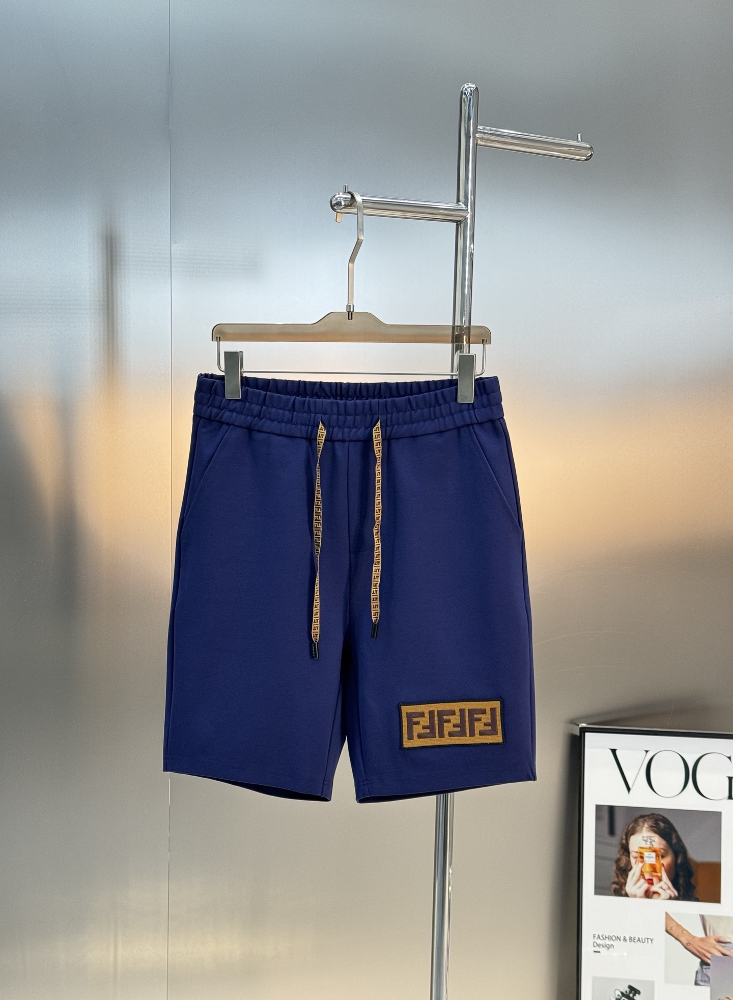 FEND*芬迪25s夏季情侣休闲五分抽绳短裤.非常强悍的FF字母绣花标识.提升裤子整体层次..优选高端锦
