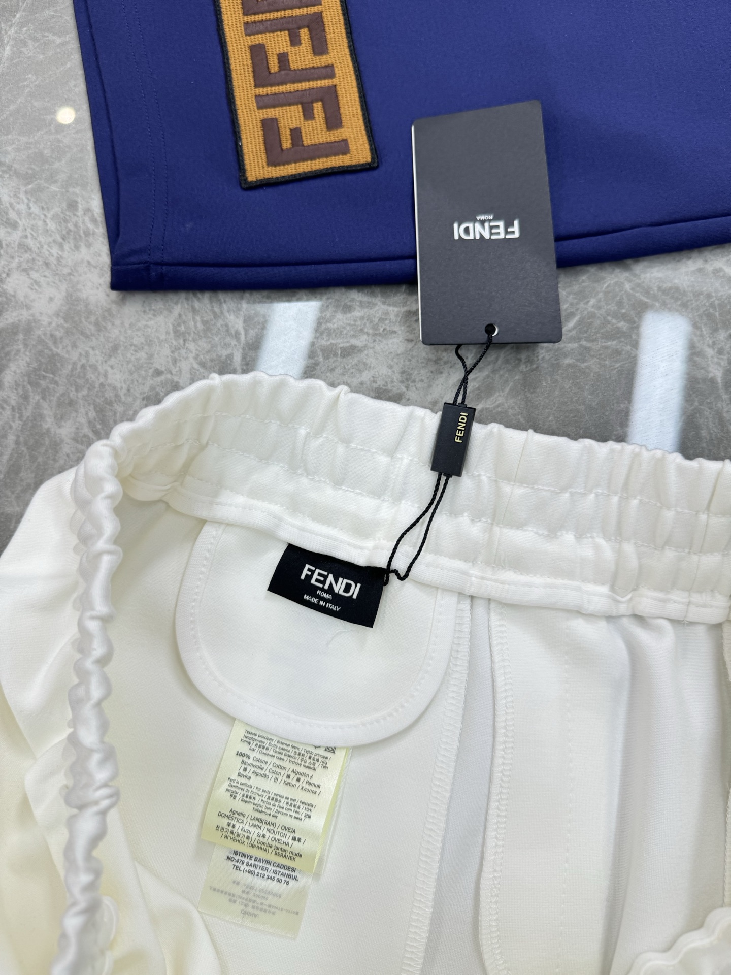 FEND*芬迪25s夏季情侣休闲五分抽绳短裤.非常强悍的FF字母绣花标识.提升裤子整体层次..优选高端锦