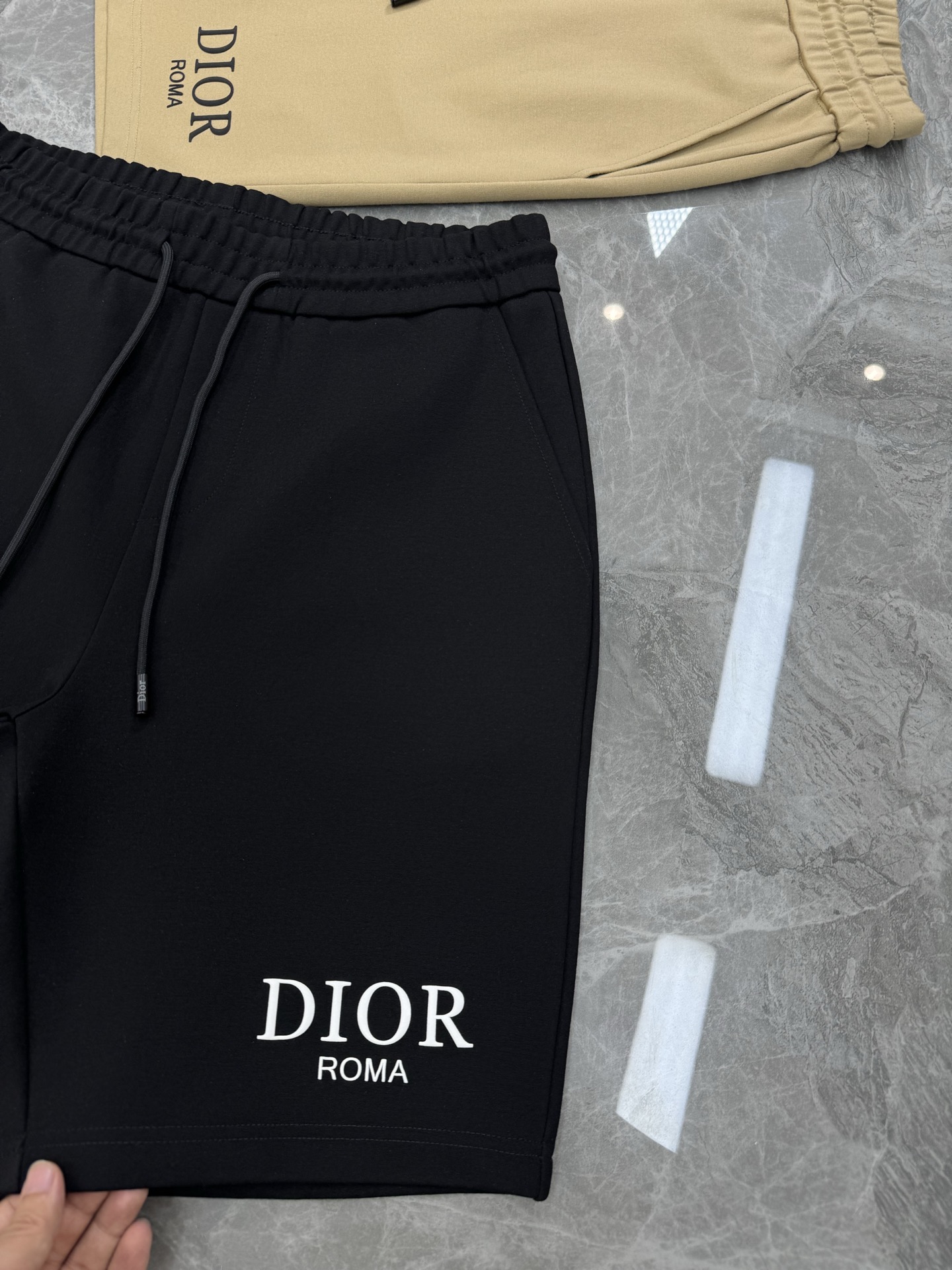 Dio*r迪-奥25s新款五分短裤.经典品牌字母基础款烫画设计.定制高端锦棉面料.面料品质高级舒适.质感