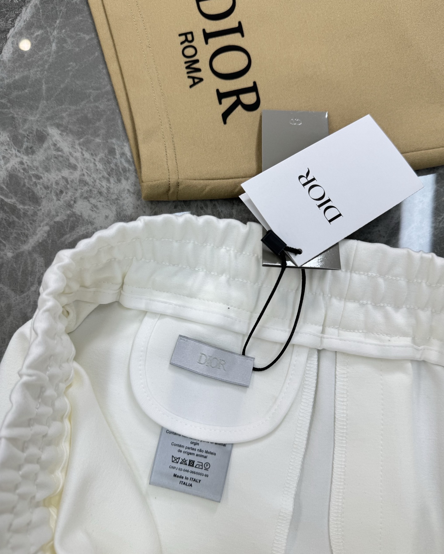 Dio*r迪-奥25s新款五分短裤.经典品牌字母基础款烫画设计.定制高端锦棉面料.面料品质高级舒适.质感