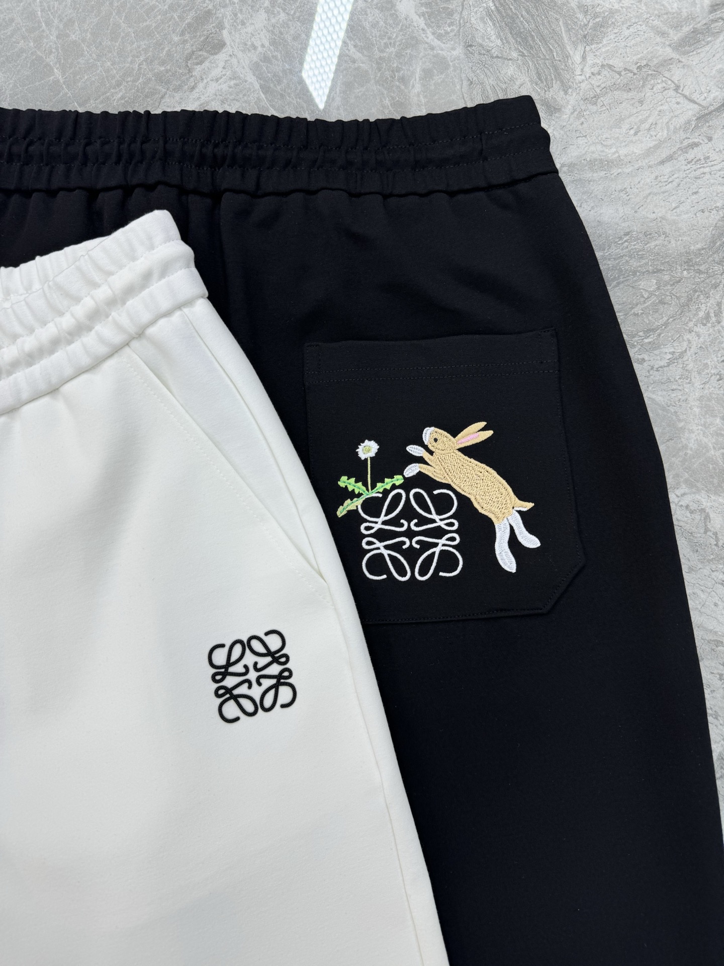 LOEWE罗意威25s夏季新款五分短裤！爆款推荐！完美3D刺绣品牌图形.后口袋刺绣🪡工艺.完美的丰富大家