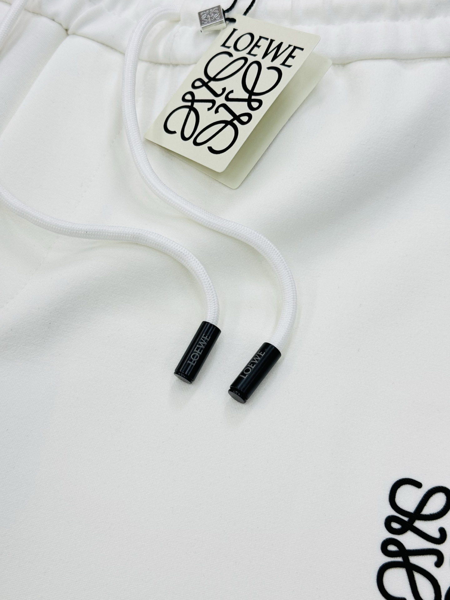 LOEWE罗意威25s夏季新款五分短裤！爆款推荐！完美3D刺绣品牌图形.后口袋刺绣🪡工艺.完美的丰富大家