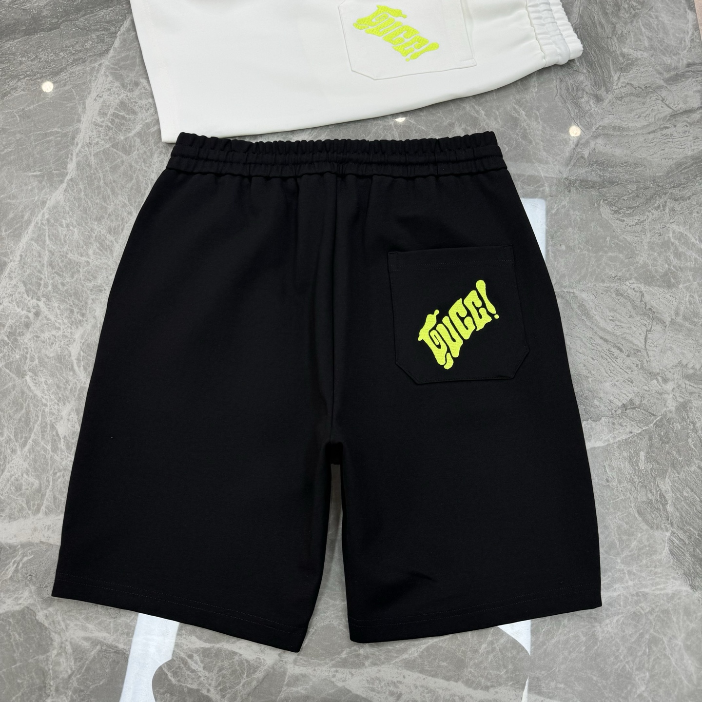 GUCC*25s潮牌五分短裤❤️男女同款！休闲运动风格.经典大牌新推系列将吊绳字母搭配图形巧妙融入运动装