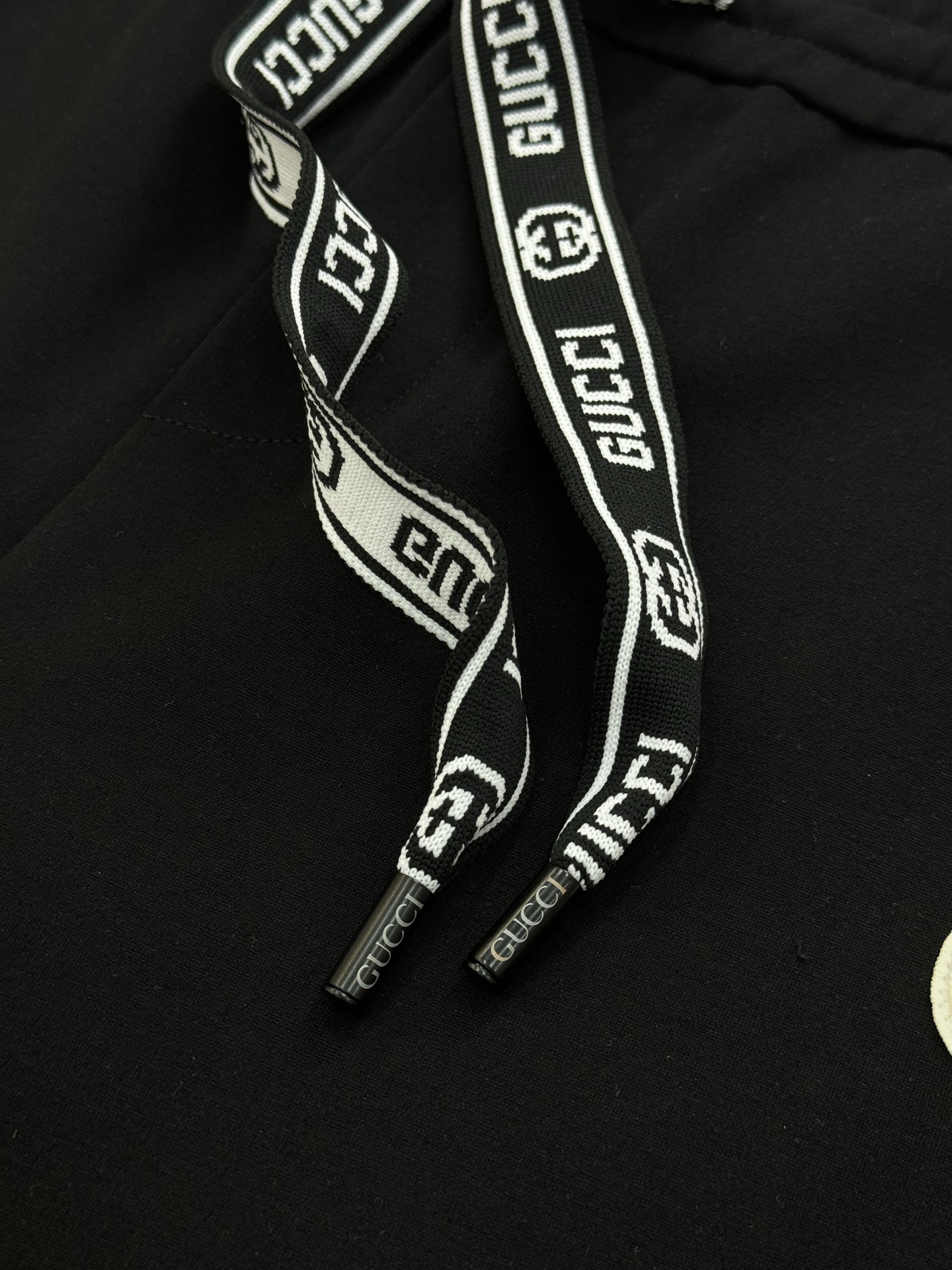 GUCC*25s潮牌五分短裤❤️男女同款！休闲运动风格.经典大牌新推系列将吊绳字母搭配图形巧妙融入运动装