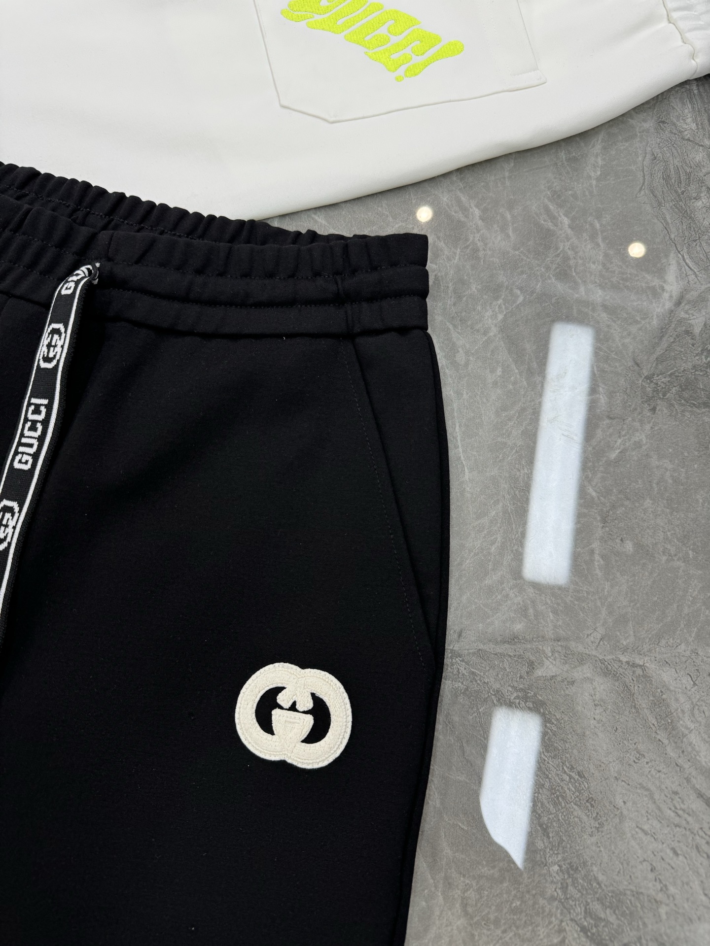 GUCC*25s潮牌五分短裤❤️男女同款！休闲运动风格.经典大牌新推系列将吊绳字母搭配图形巧妙融入运动装