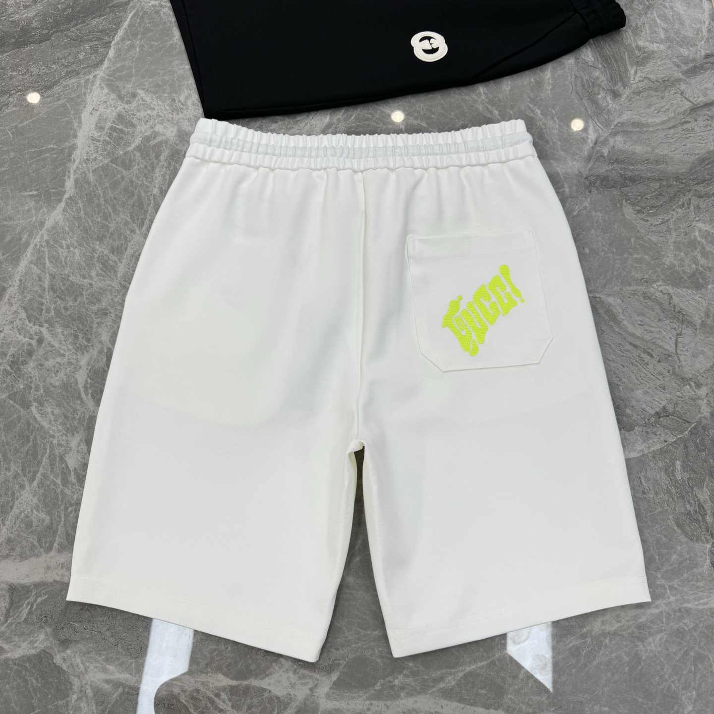 GUCC*25s潮牌五分短裤❤️男女同款！休闲运动风格.经典大牌新推系列将吊绳字母搭配图形巧妙融入运动装
