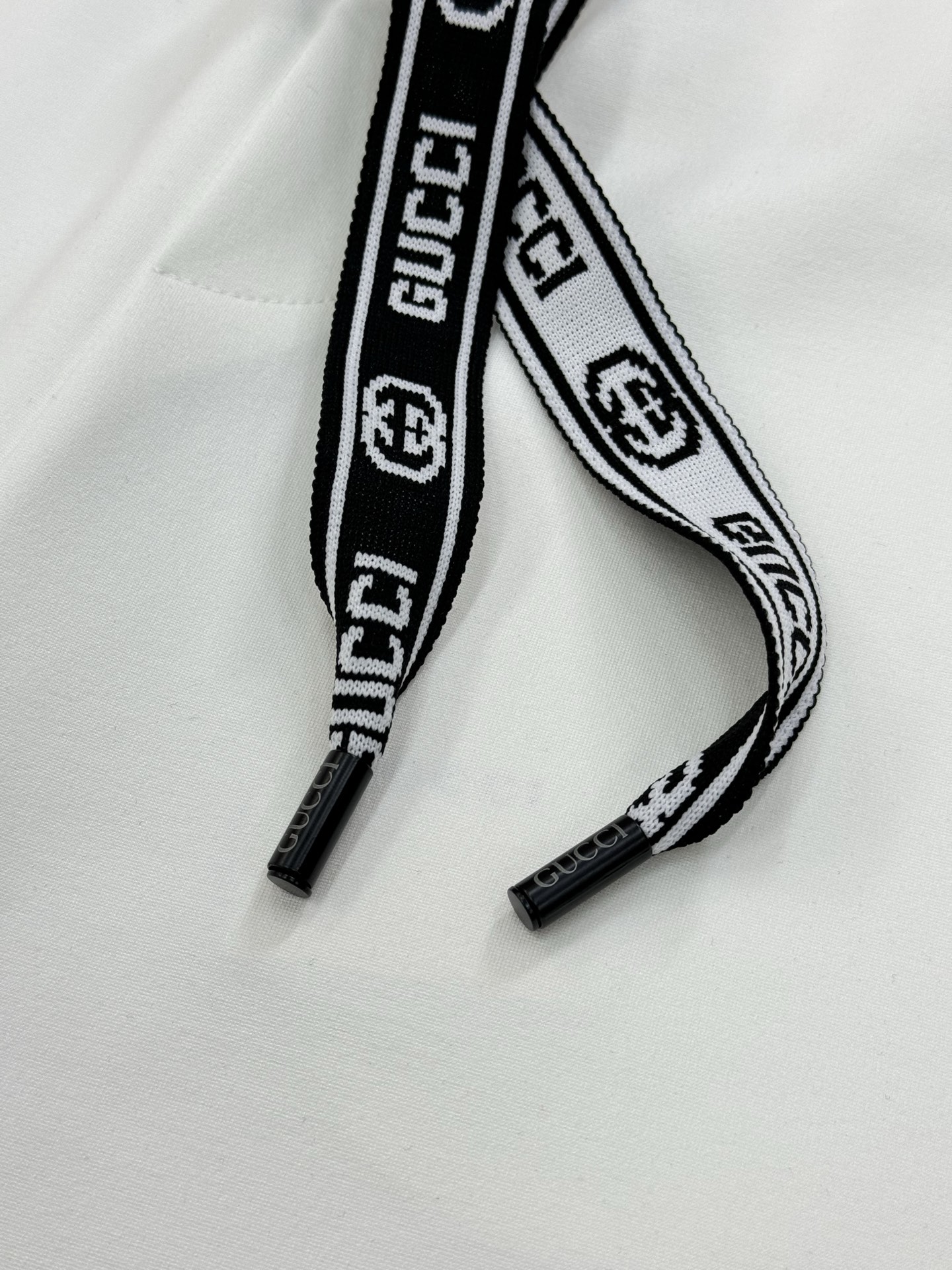 GUCC*25s潮牌五分短裤❤️男女同款！休闲运动风格.经典大牌新推系列将吊绳字母搭配图形巧妙融入运动装