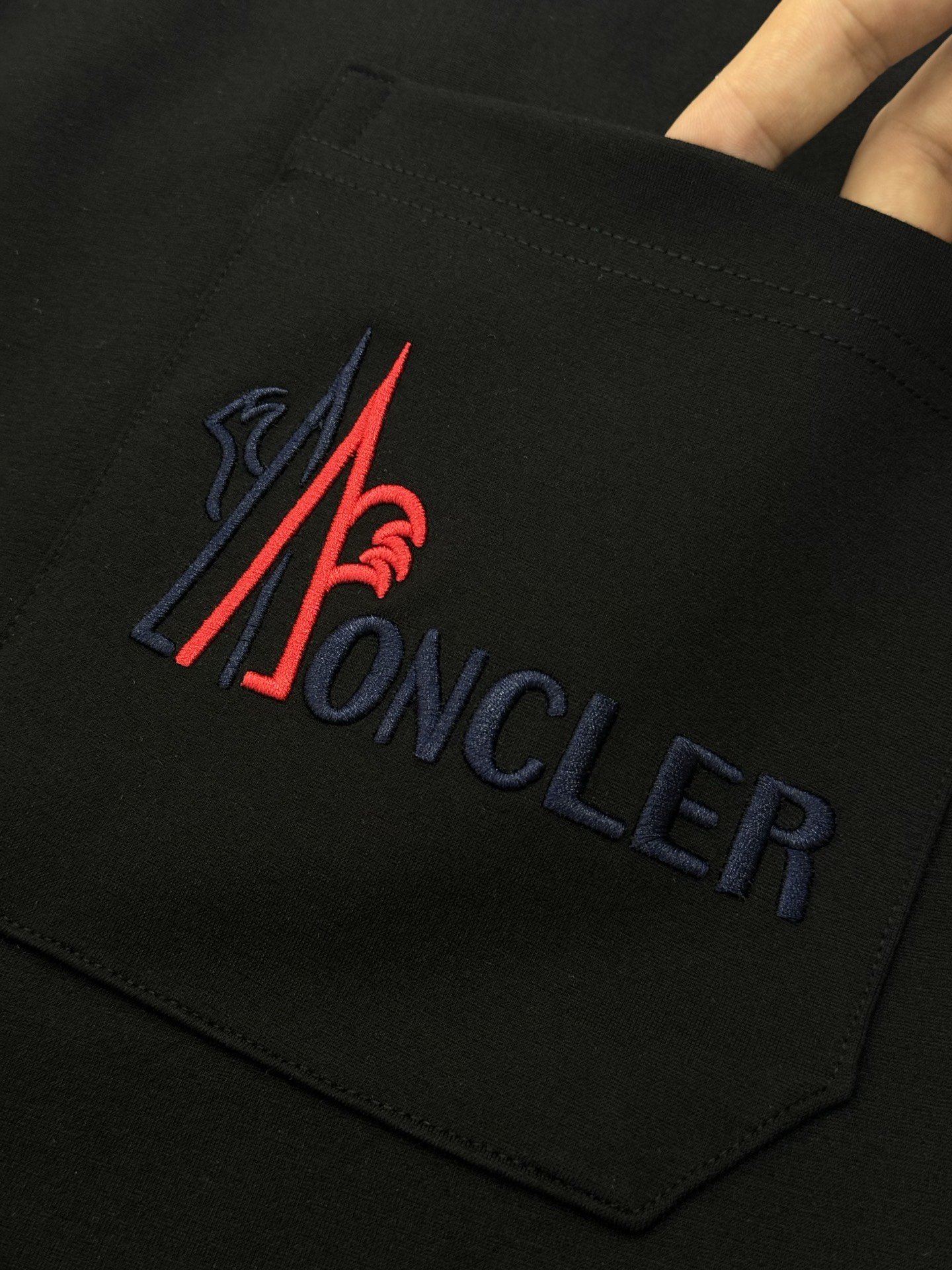 Moncler蒙口*25s潮牌五分短裤❤️男女同款！休闲运动风格.经典大牌新推系列将吊绳字母搭配图形巧妙