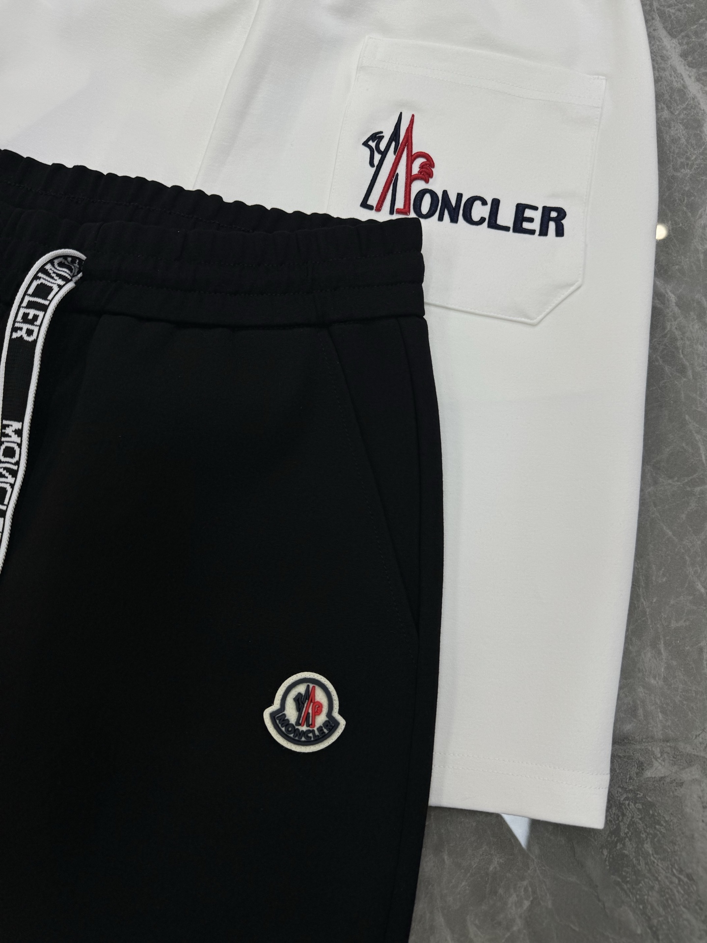 Moncler蒙口*25s潮牌五分短裤❤️男女同款！休闲运动风格.经典大牌新推系列将吊绳字母搭配图形巧妙