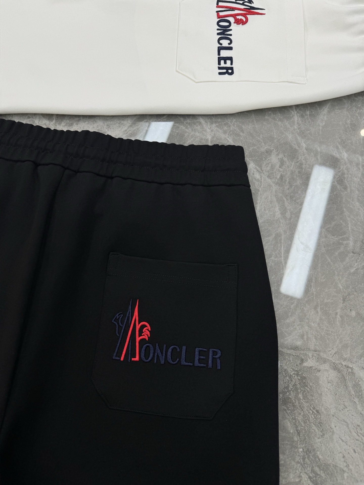 Moncler蒙口*25s潮牌五分短裤❤️男女同款！休闲运动风格.经典大牌新推系列将吊绳字母搭配图形巧妙