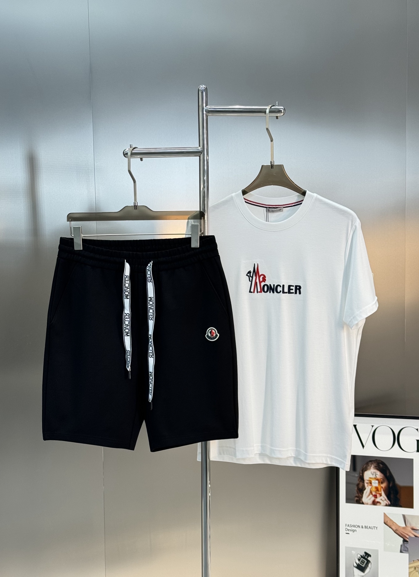 Moncler蒙口*25s潮牌五分短裤❤️男女同款！休闲运动风格.经典大牌新推系列将吊绳字母搭配图形巧妙