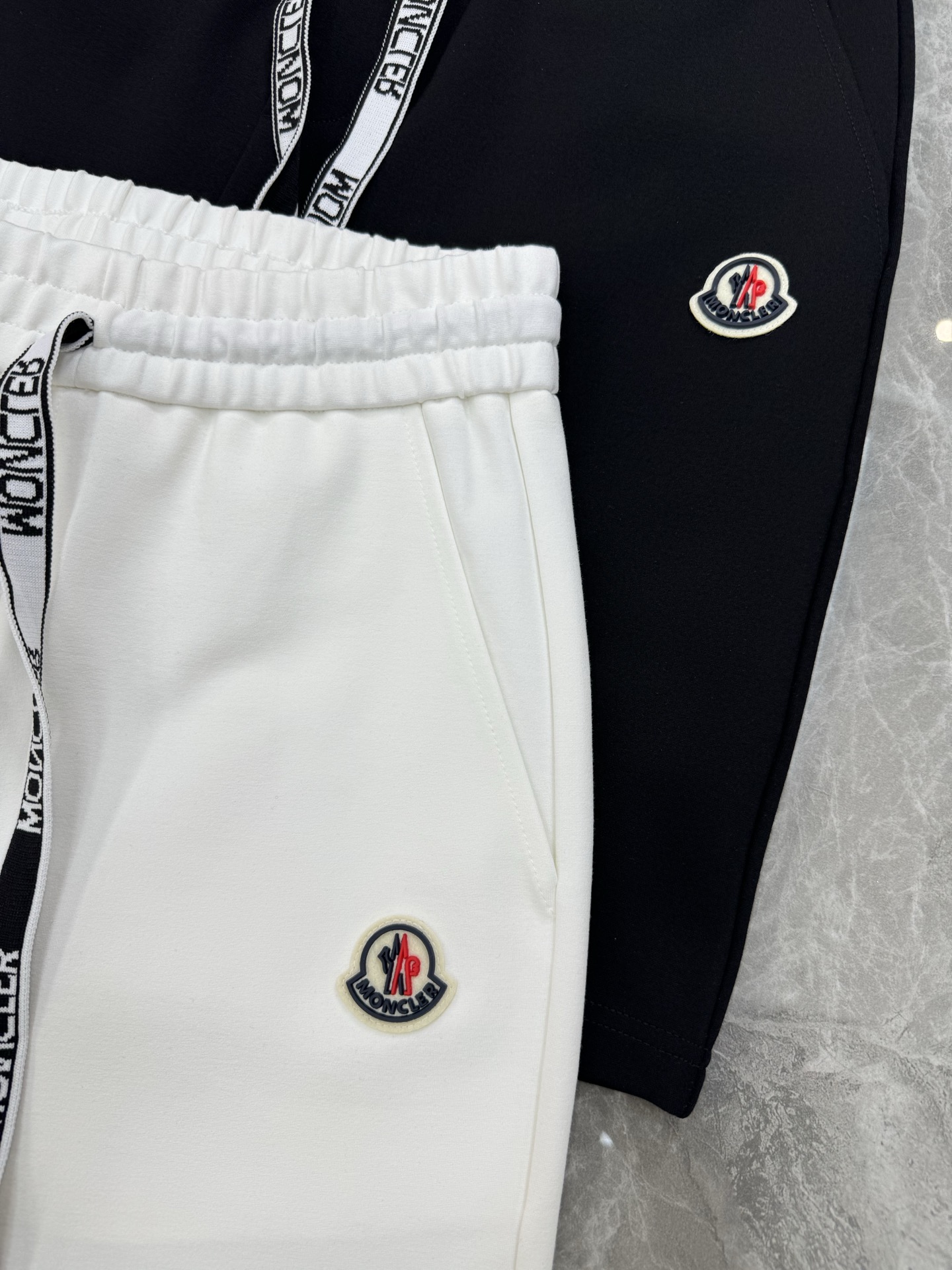 Moncler蒙口*25s潮牌五分短裤❤️男女同款！休闲运动风格.经典大牌新推系列将吊绳字母搭配图形巧妙