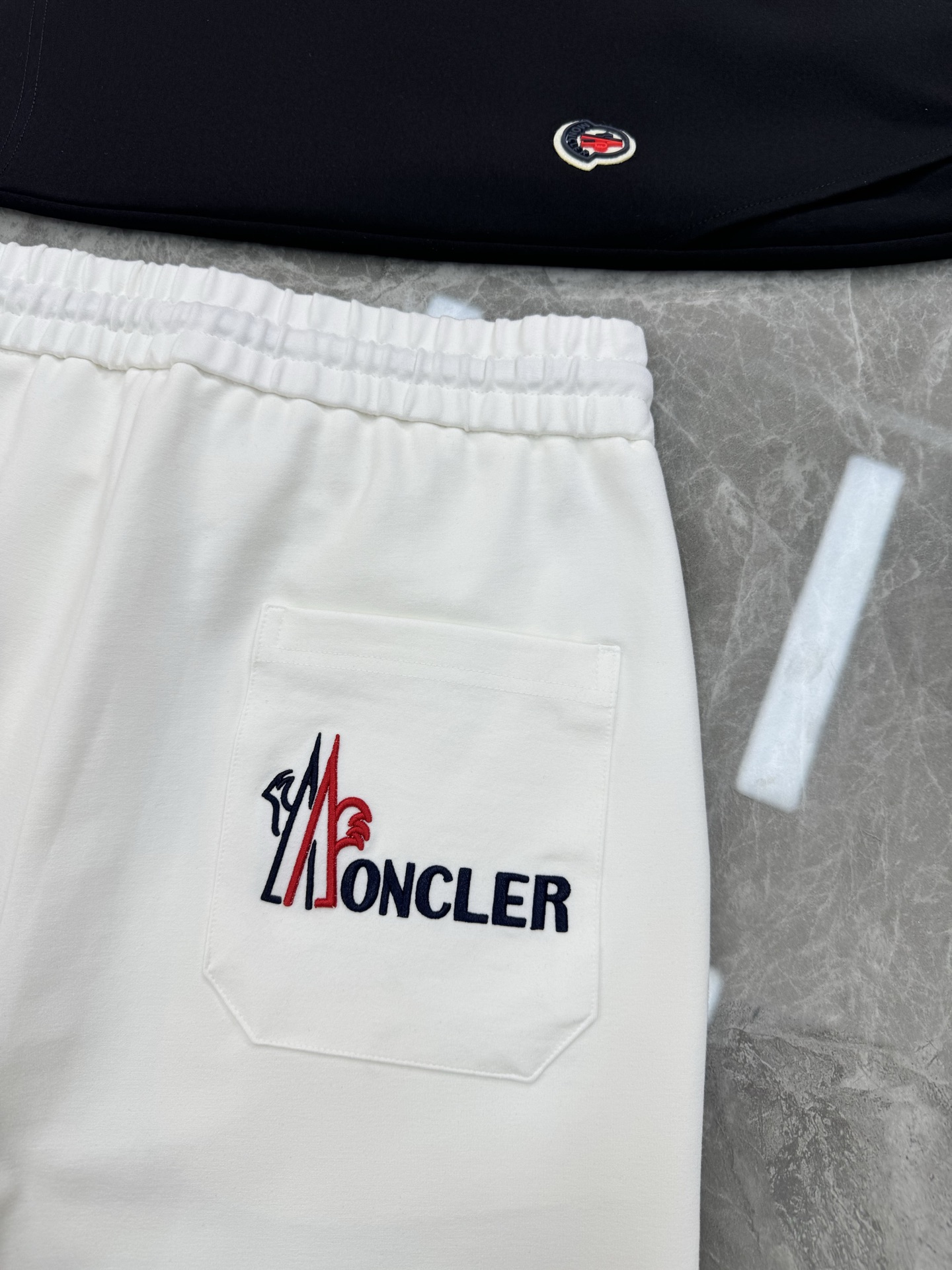 Moncler蒙口*25s潮牌五分短裤❤️男女同款！休闲运动风格.经典大牌新推系列将吊绳字母搭配图形巧妙