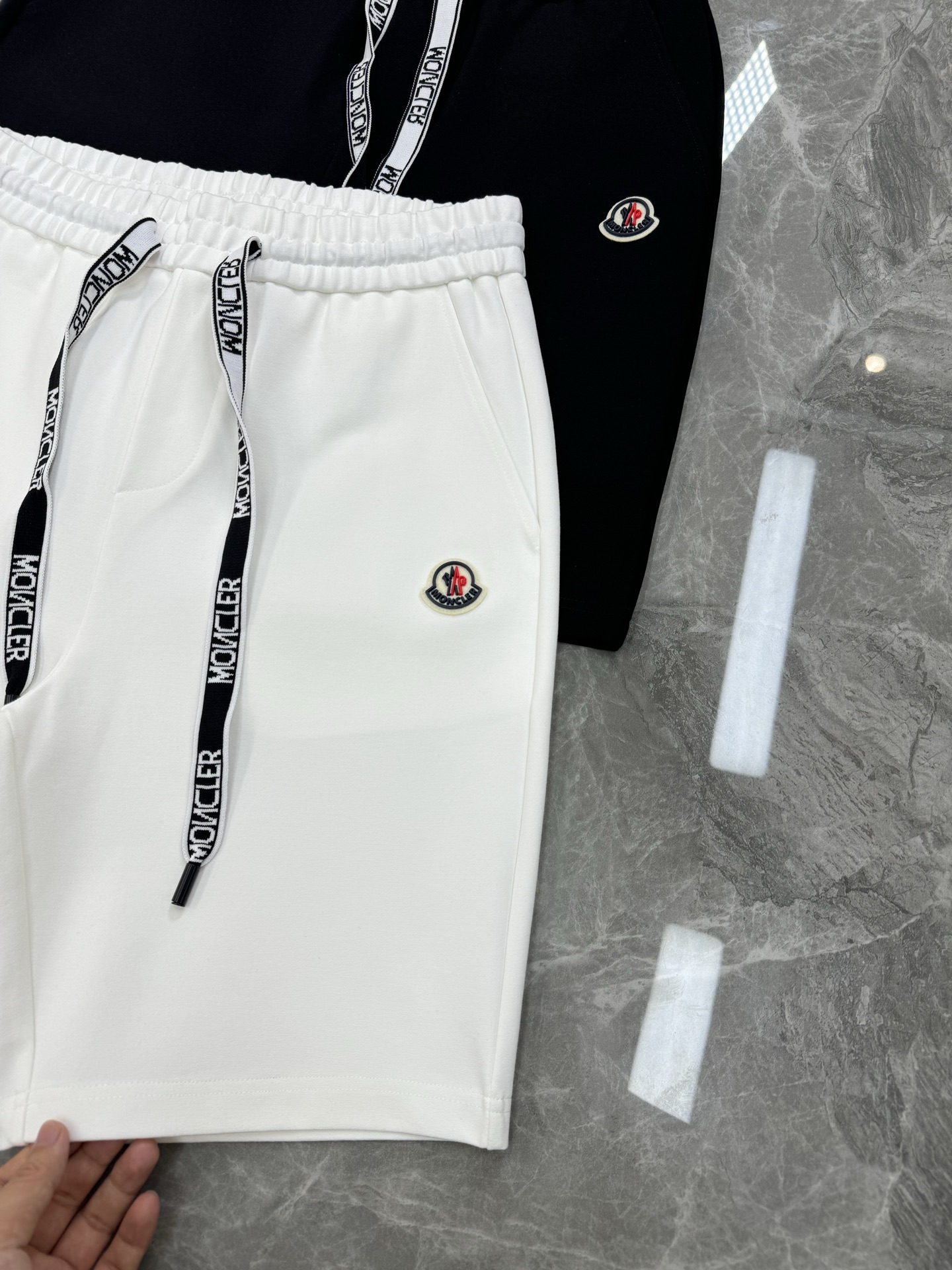 Moncler蒙口*25s潮牌五分短裤❤️男女同款！休闲运动风格.经典大牌新推系列将吊绳字母搭配图形巧妙