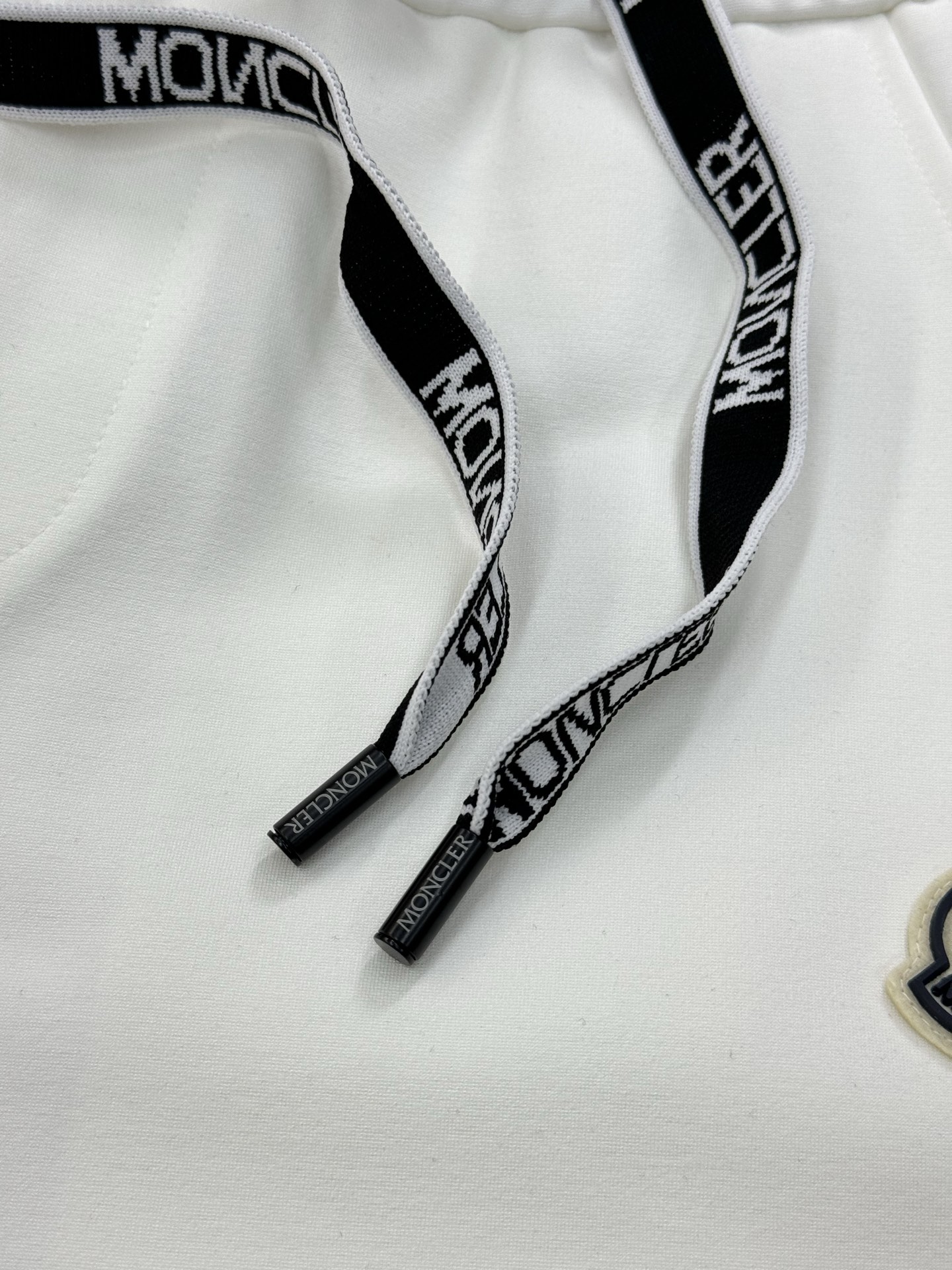 Moncler蒙口*25s潮牌五分短裤❤️男女同款！休闲运动风格.经典大牌新推系列将吊绳字母搭配图形巧妙