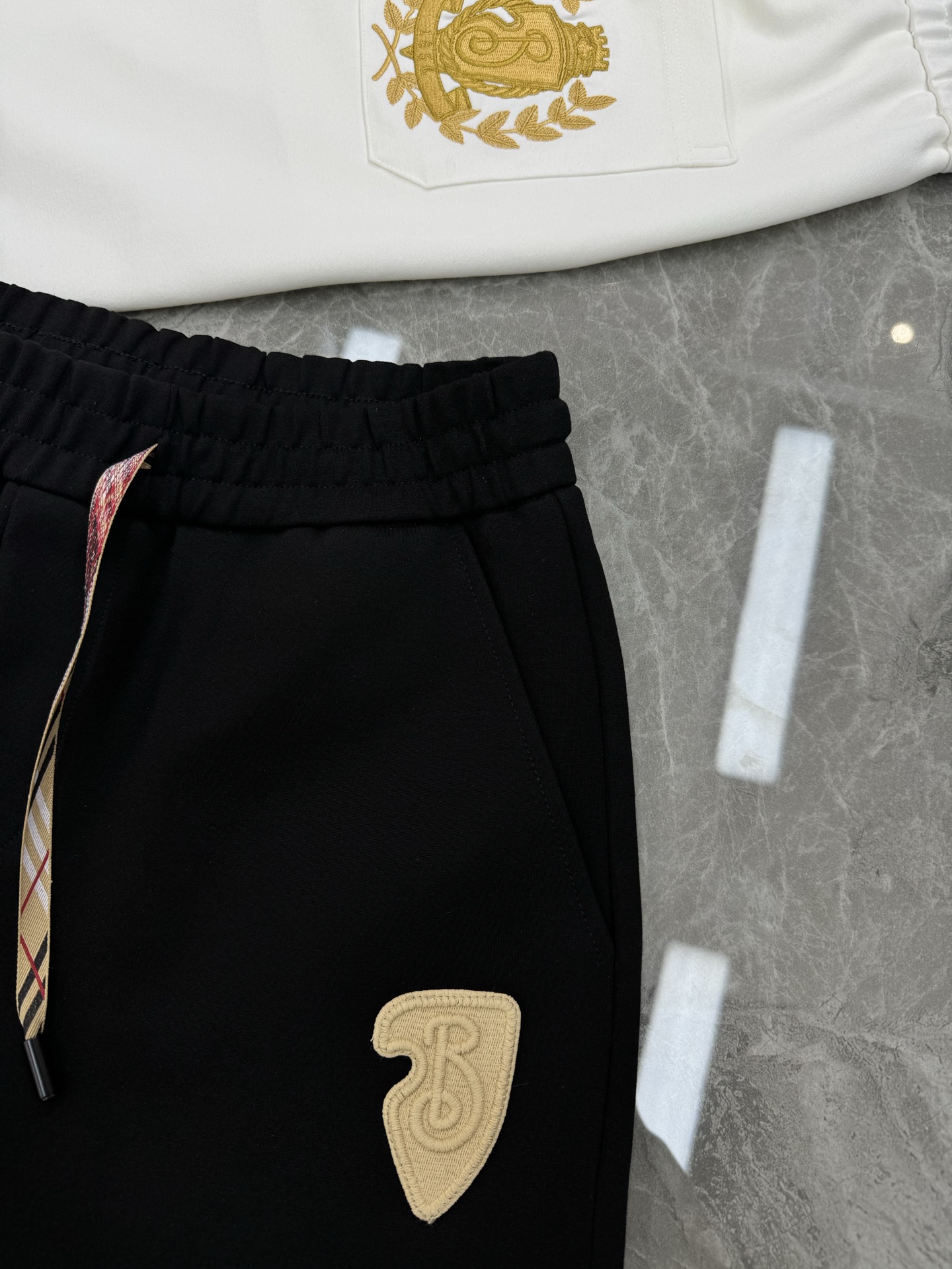 BBR*巴宝莉25S夏季新款运动休闲五分短裤🩳尊贵皇家新款推荐.口袋下方3D绣花.立体有型层次分明.后口