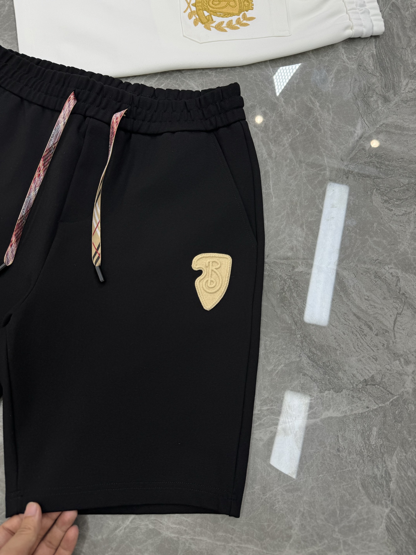 BBR*巴宝莉25S夏季新款运动休闲五分短裤🩳尊贵皇家新款推荐.口袋下方3D绣花.立体有型层次分明.后口