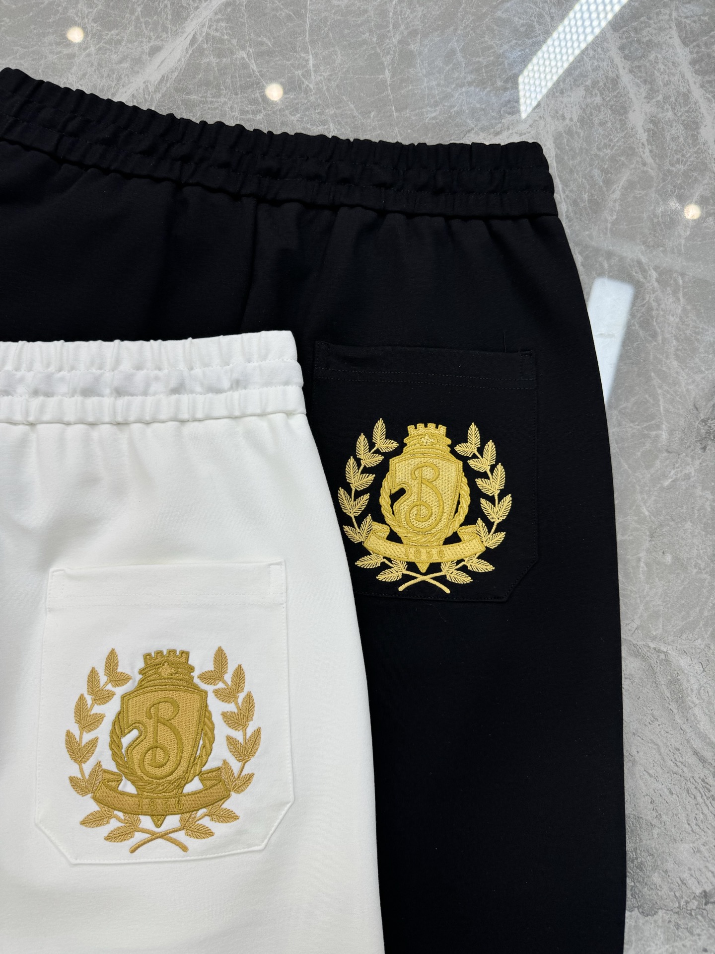 BBR*巴宝莉25S夏季新款运动休闲五分短裤🩳尊贵皇家新款推荐.口袋下方3D绣花.立体有型层次分明.后口