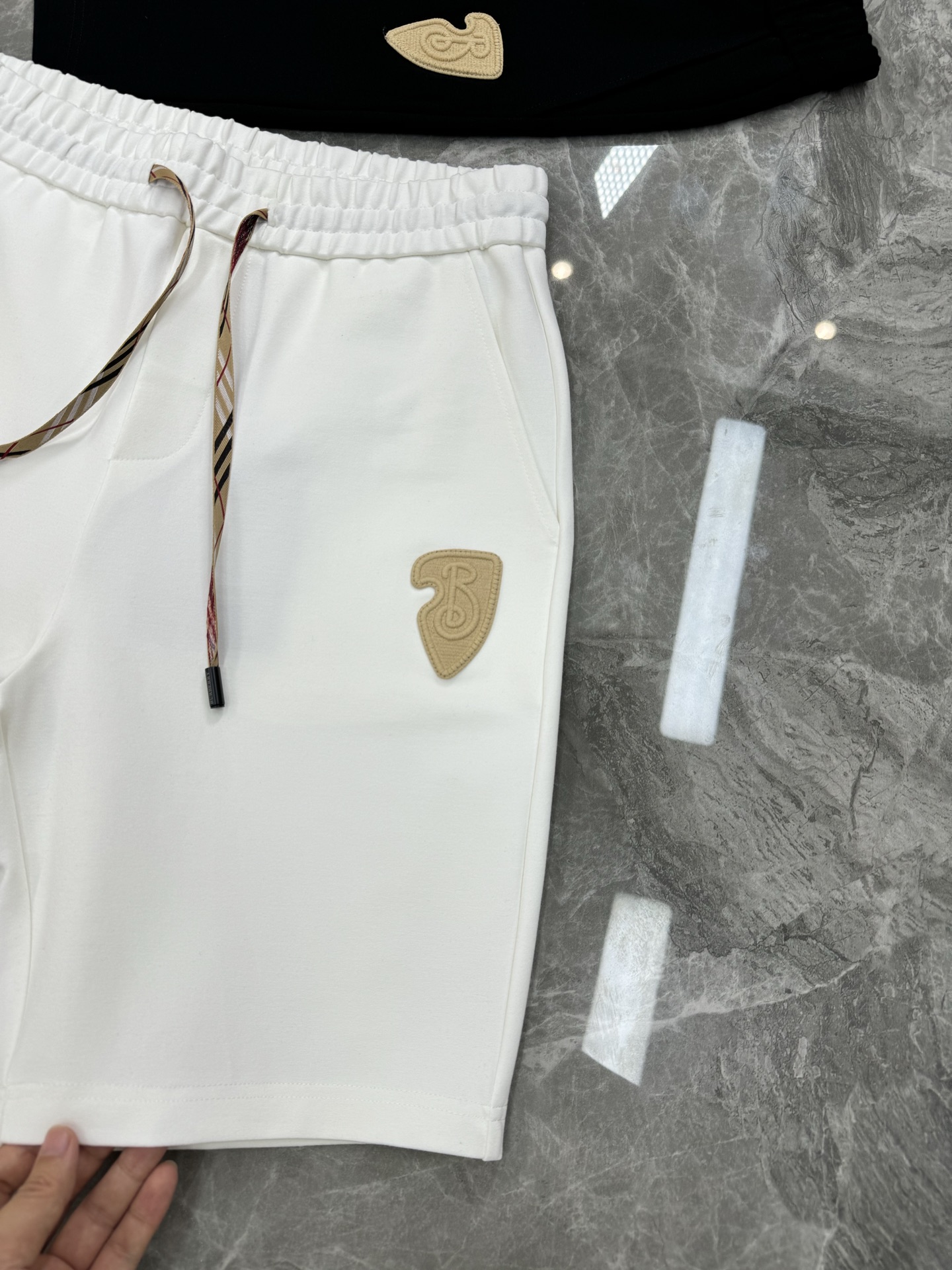 BBR*巴宝莉25S夏季新款运动休闲五分短裤🩳尊贵皇家新款推荐.口袋下方3D绣花.立体有型层次分明.后口