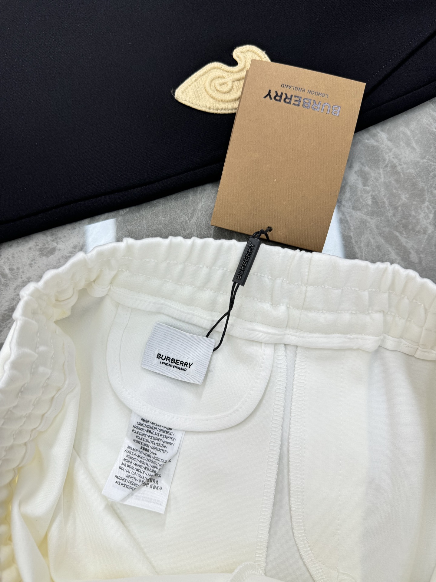 BBR*巴宝莉25S夏季新款运动休闲五分短裤🩳尊贵皇家新款推荐.口袋下方3D绣花.立体有型层次分明.后口