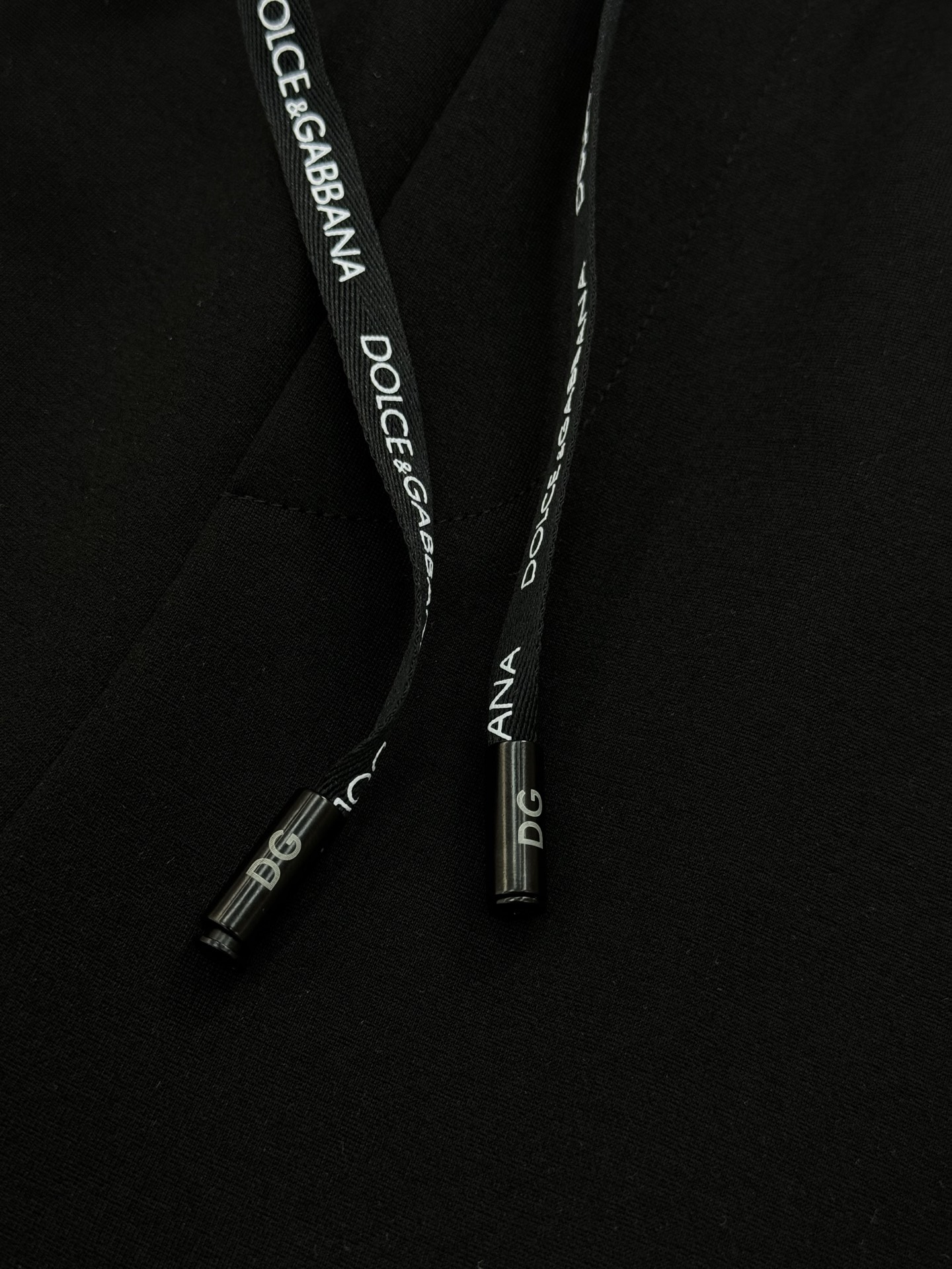 D&G杜嘉-班纳25s春夏新款五分短裤🩳口袋原版五金皮标搭配.后口袋尊贵皇室花型绣花设计.着身廓形独一无