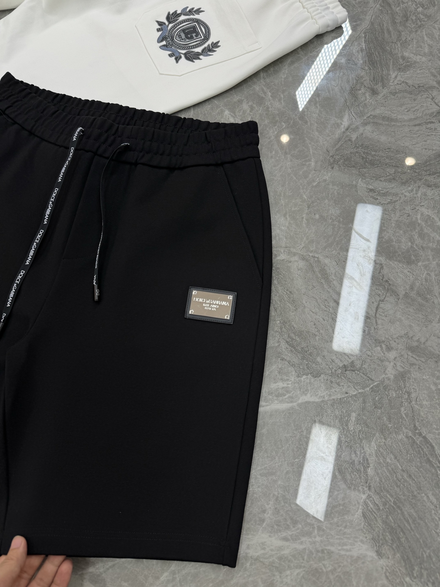 D&G杜嘉-班纳25s春夏新款五分短裤🩳口袋原版五金皮标搭配.后口袋尊贵皇室花型绣花设计.着身廓形独一无