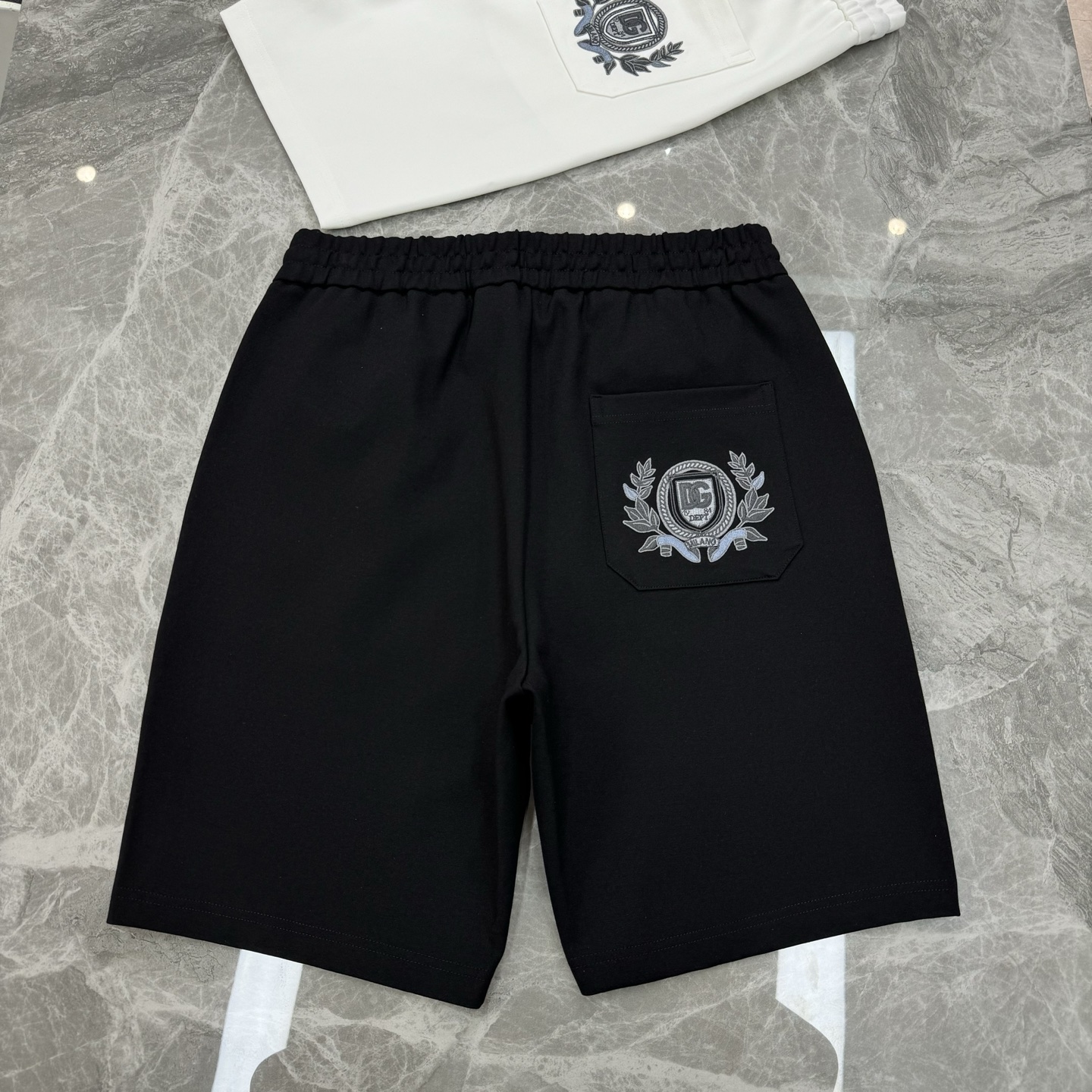 D&G杜嘉-班纳25s春夏新款五分短裤🩳口袋原版五金皮标搭配.后口袋尊贵皇室花型绣花设计.着身廓形独一无