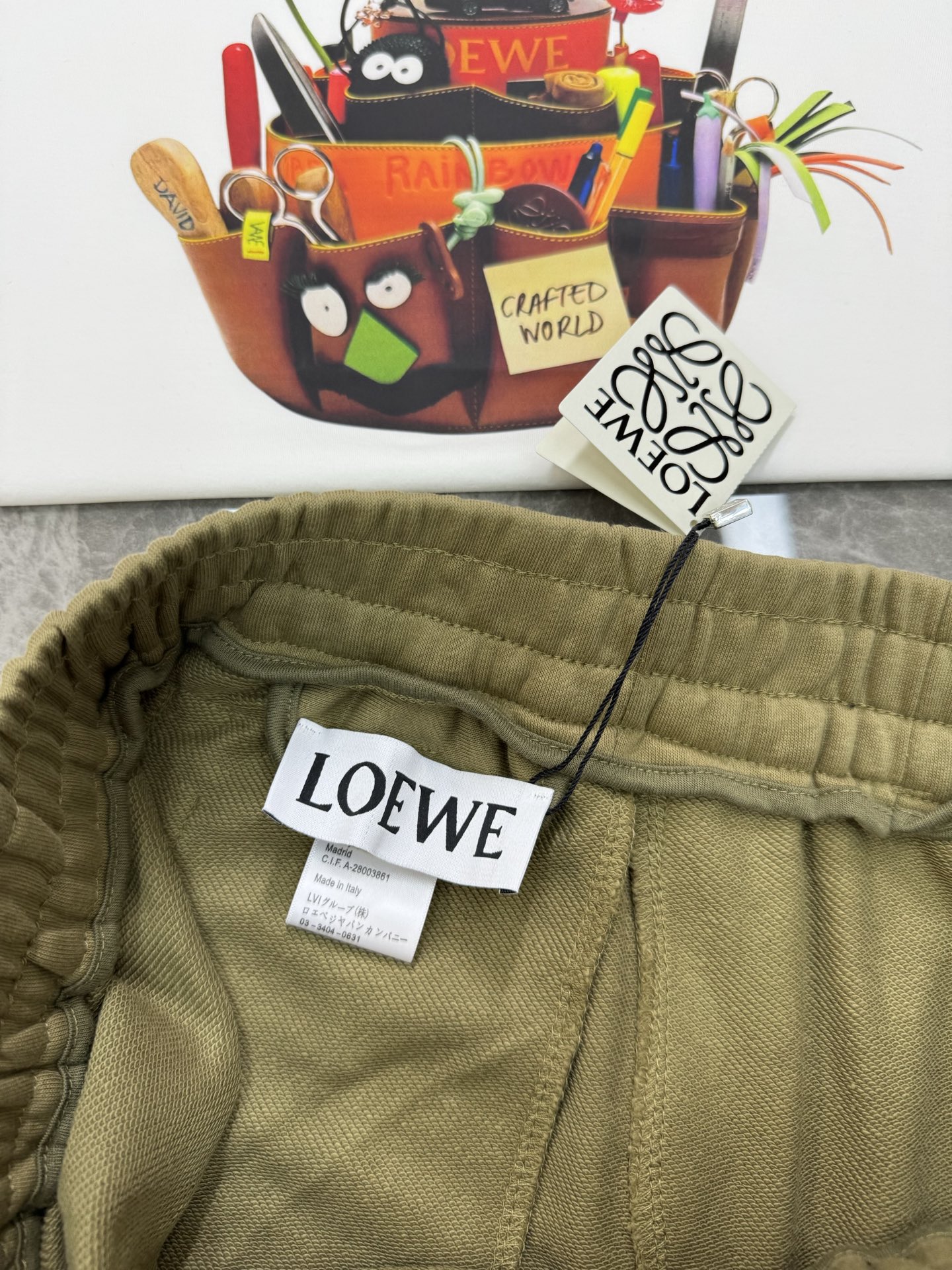 短袖 短裤
        漫画感～Loewe罗意威*潮牌25s新款情侣款五分短裤.官网同步！360g毛