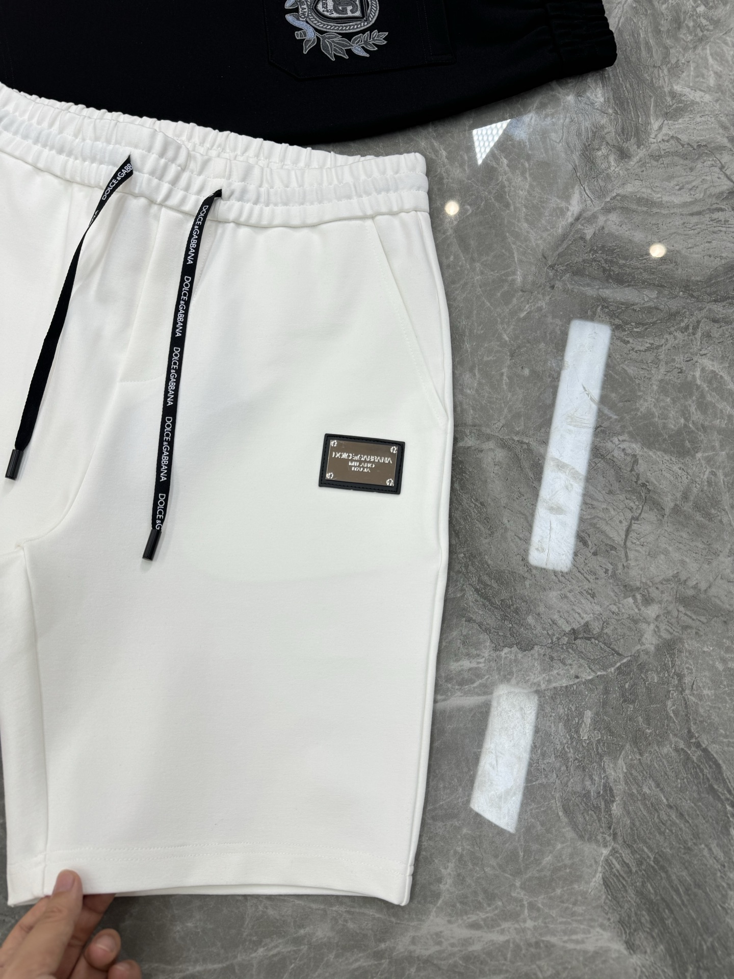 D&G杜嘉-班纳25s春夏新款五分短裤🩳口袋原版五金皮标搭配.后口袋尊贵皇室花型绣花设计.着身廓形独一无