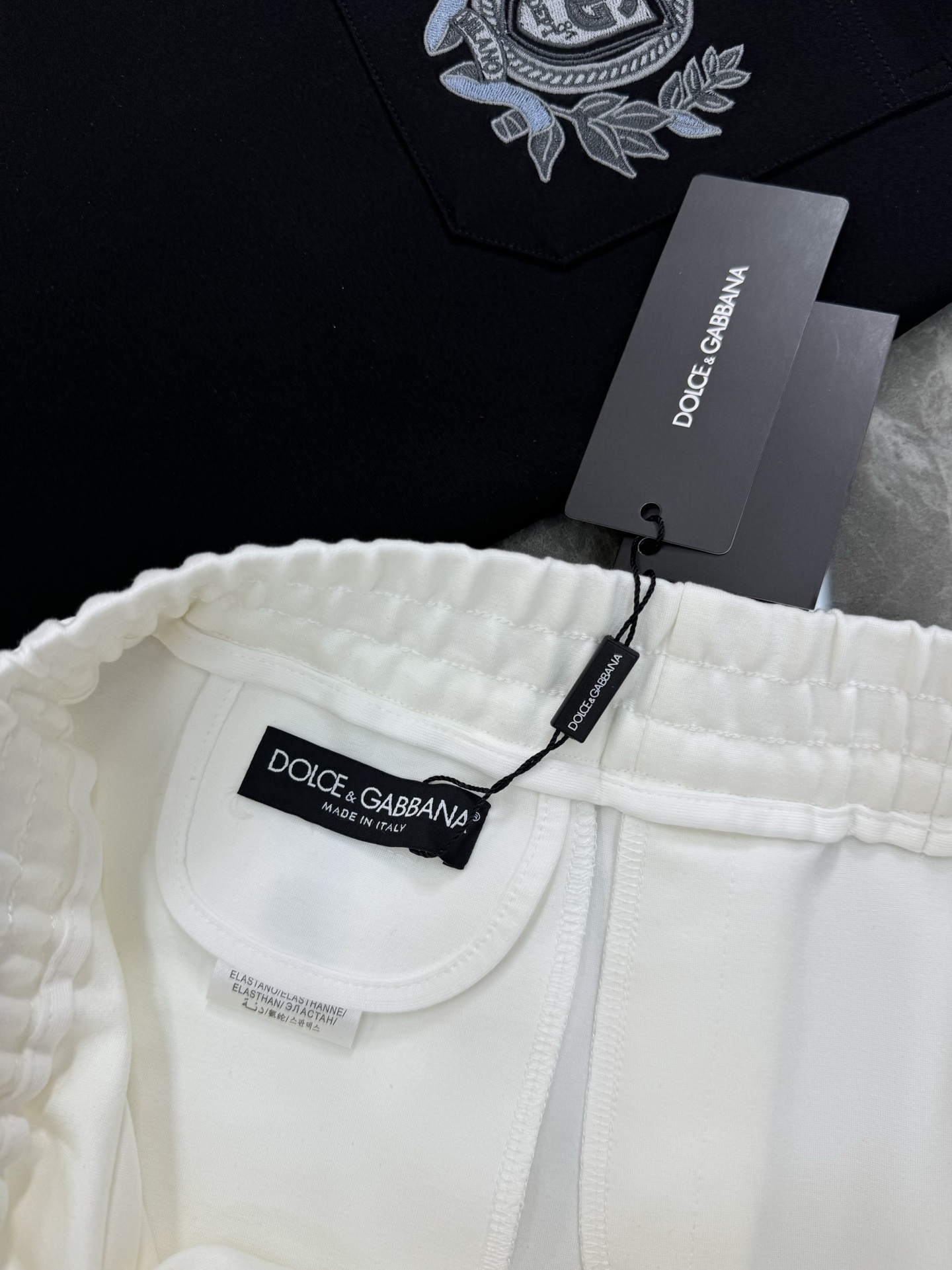 D&G杜嘉-班纳25s春夏新款五分短裤🩳口袋原版五金皮标搭配.后口袋尊贵皇室花型绣花设计.着身廓形独一无