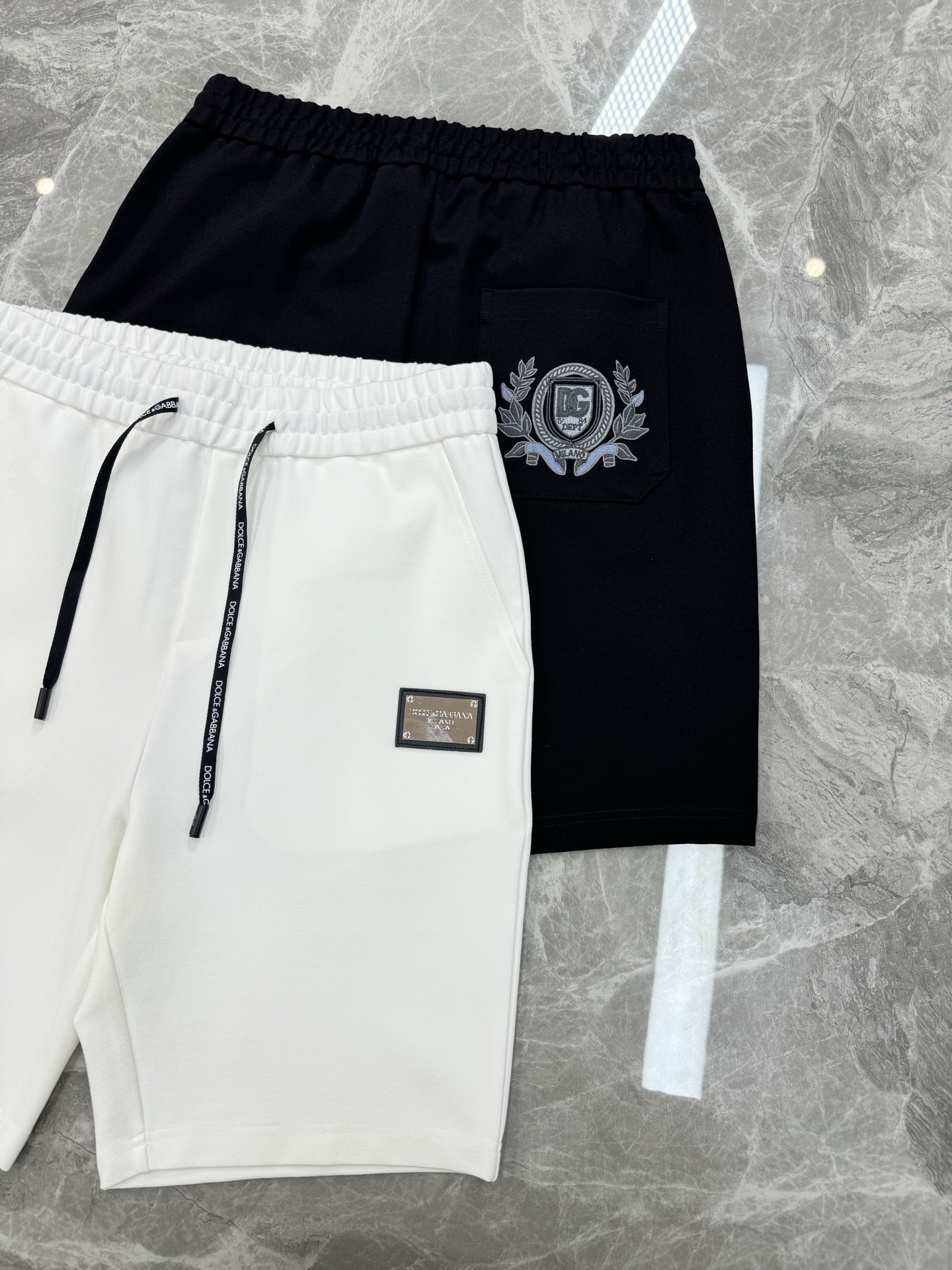 D&G杜嘉-班纳25s春夏新款五分短裤🩳口袋原版五金皮标搭配.后口袋尊贵皇室花型绣花设计.着身廓形独一无