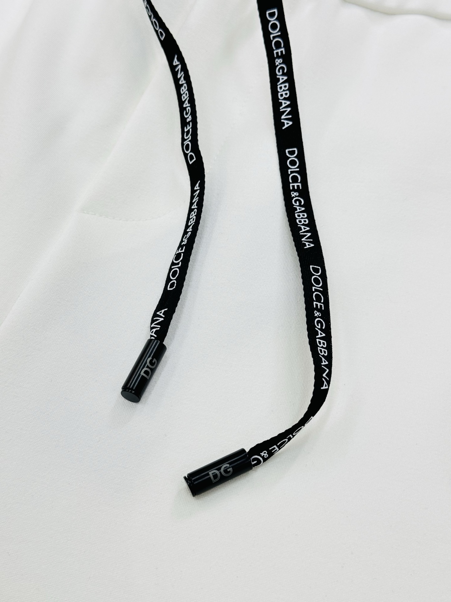 D&G杜嘉-班纳25s春夏新款五分短裤🩳口袋原版五金皮标搭配.后口袋尊贵皇室花型绣花设计.着身廓形独一无