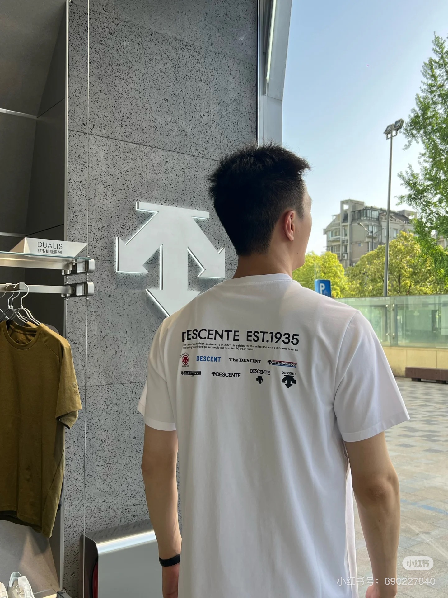 NO:464917,DESCENT*Disan-Te 25s new product. 90th anniversary T-shirt. Solid color recommendation!  Classic logo on the shoulder. Customized original silicone three-dimensional design. Simple and high-end. The back brand graphics are extremely basic letters. The fabric has excellent texture and is comfortable and breathable. It is unforgettable!  Customized high-quality 240g ice cotton fabric. Comfortable and soft, cool and drooping!  Color black, white, green, khaki, code M-3XL fit style!  (S and 4XL.5XL can be customized)/jin recommended L, tees, t-shirt, alexander wang19860909DESCENT*迪桑-特25s新品.90周年纪念T恤.纯色系推荐！肩部经典标识.定制原版硅胶立体设计.简单高级.后背品牌图形极基础款字母.面料质感极好舒适又透气.让人过目难忘！订制优质240g冰棉面料.舒适柔软.冰爽有垂感！颜色黑色.白色.绿色.卡其.码数M-3XL合身版型！（S和4XL.5XL可定做）/斤建议L,,tees，t-shirt,alexander wang,Men's clothing