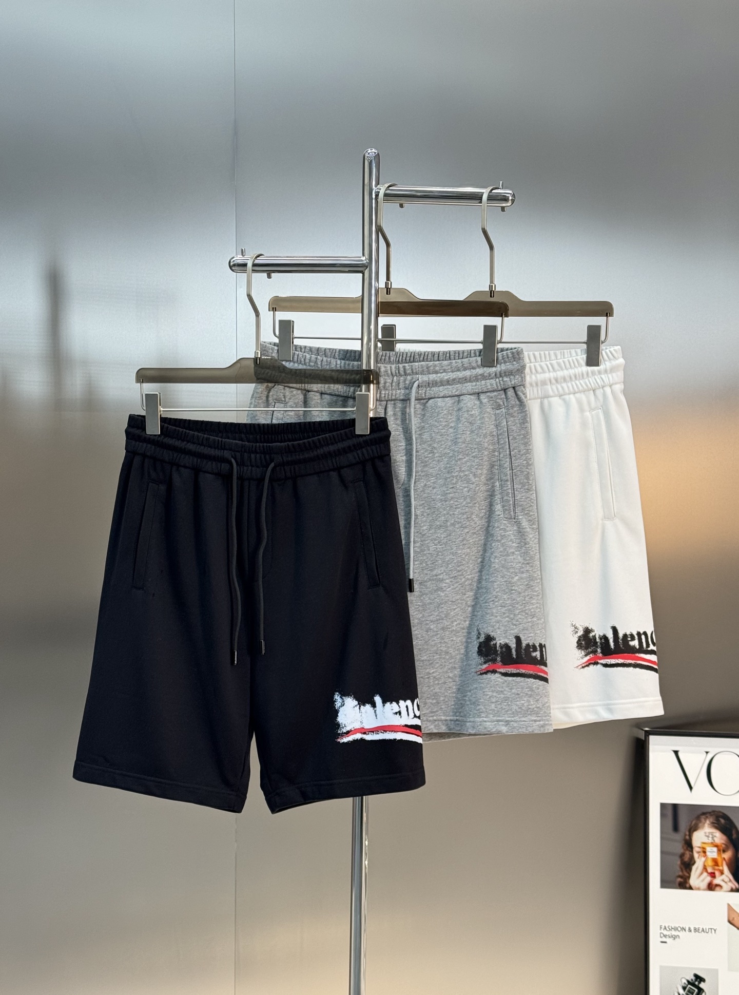 
        Balenciaga巴黎世家25s新款情侣款五分短裤.官网同步！360g毛线圈棉质饱满