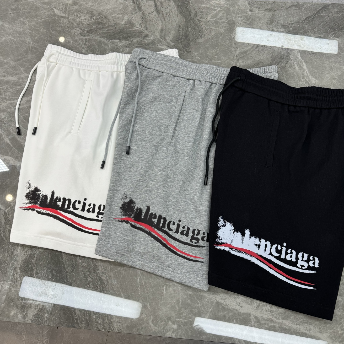 
        Balenciaga巴黎世家25s新款情侣款五分短裤.官网同步！360g毛线圈棉质饱满