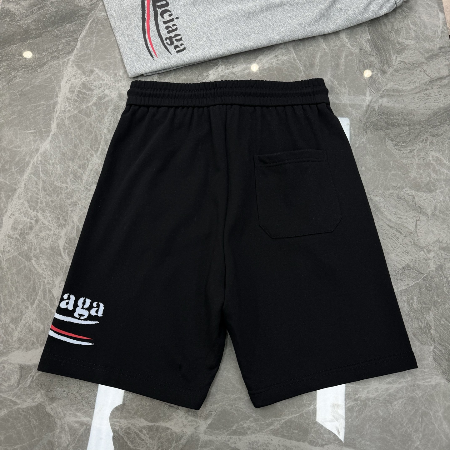 
        Balenciaga巴黎世家25s新款情侣款五分短裤.官网同步！360g毛线圈棉质饱满