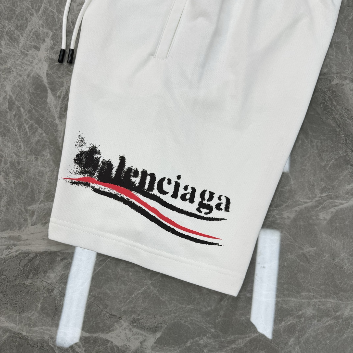 
        Balenciaga巴黎世家25s新款情侣款五分短裤.官网同步！360g毛线圈棉质饱满