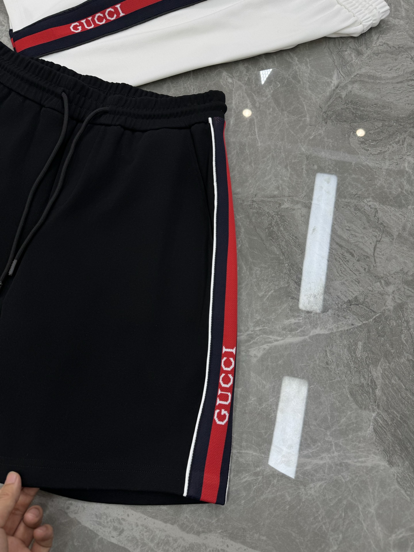 GUCC*古奇25s潮牌五分短裤.超高品”2025新款运动套装.男女同款！休闲运动风格.经典大牌新推系列