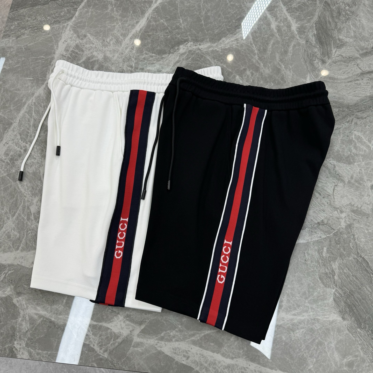 GUCC*古奇25s潮牌五分短裤.超高品”2025新款运动套装.男女同款！休闲运动风格.经典大牌新推系列