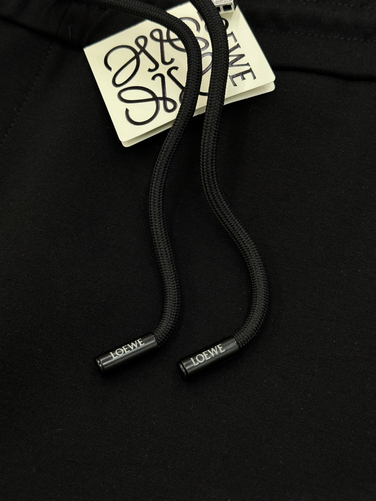 LOEWE罗意威25s夏季新款五分短裤！爆款推荐！完美3D刺绣品牌图形.后口袋刺绣🪡工艺.完美的丰富大家