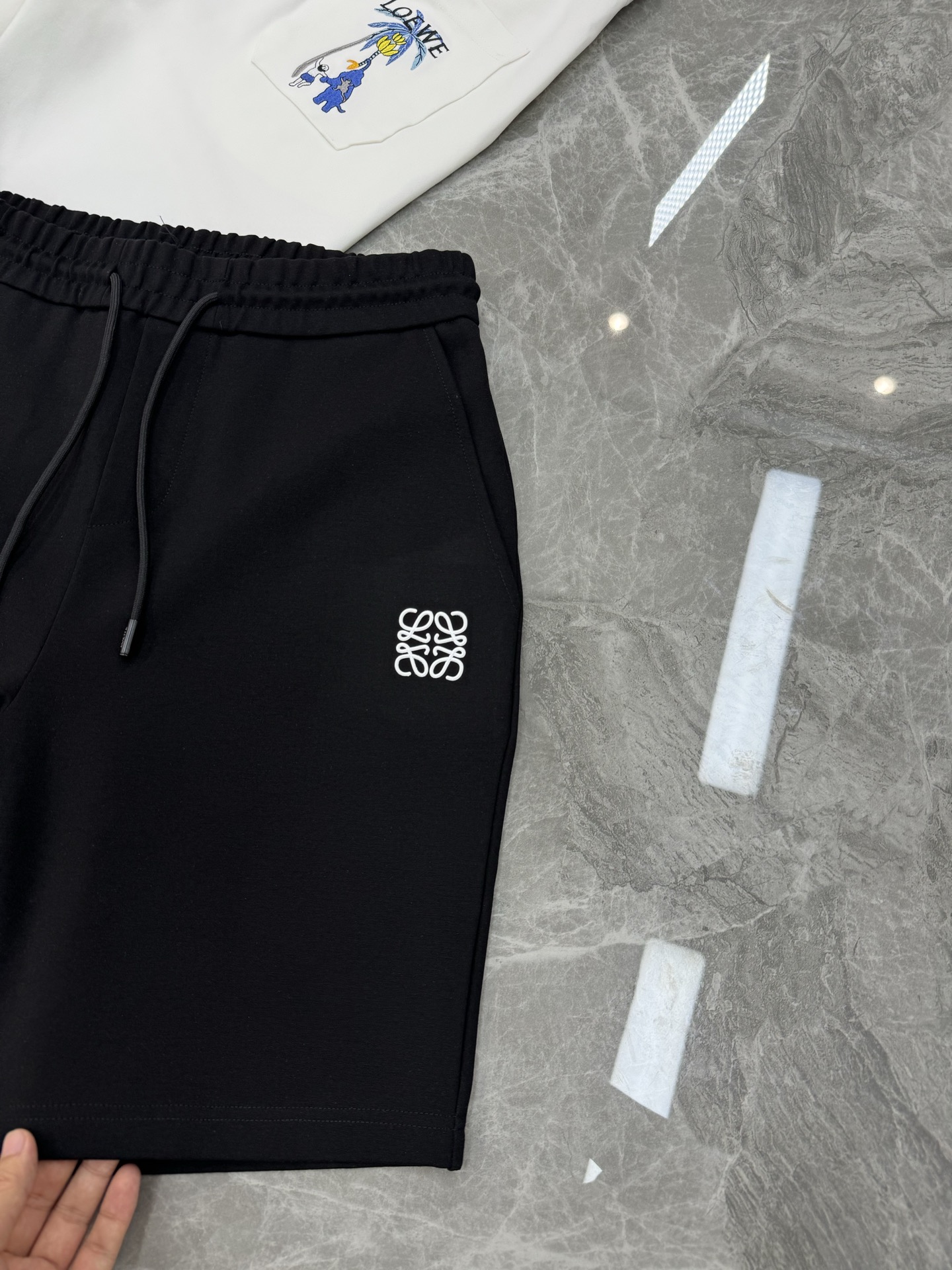 LOEWE罗意威25s夏季新款五分短裤！爆款推荐！完美3D刺绣品牌图形.后口袋刺绣🪡工艺.完美的丰富大家