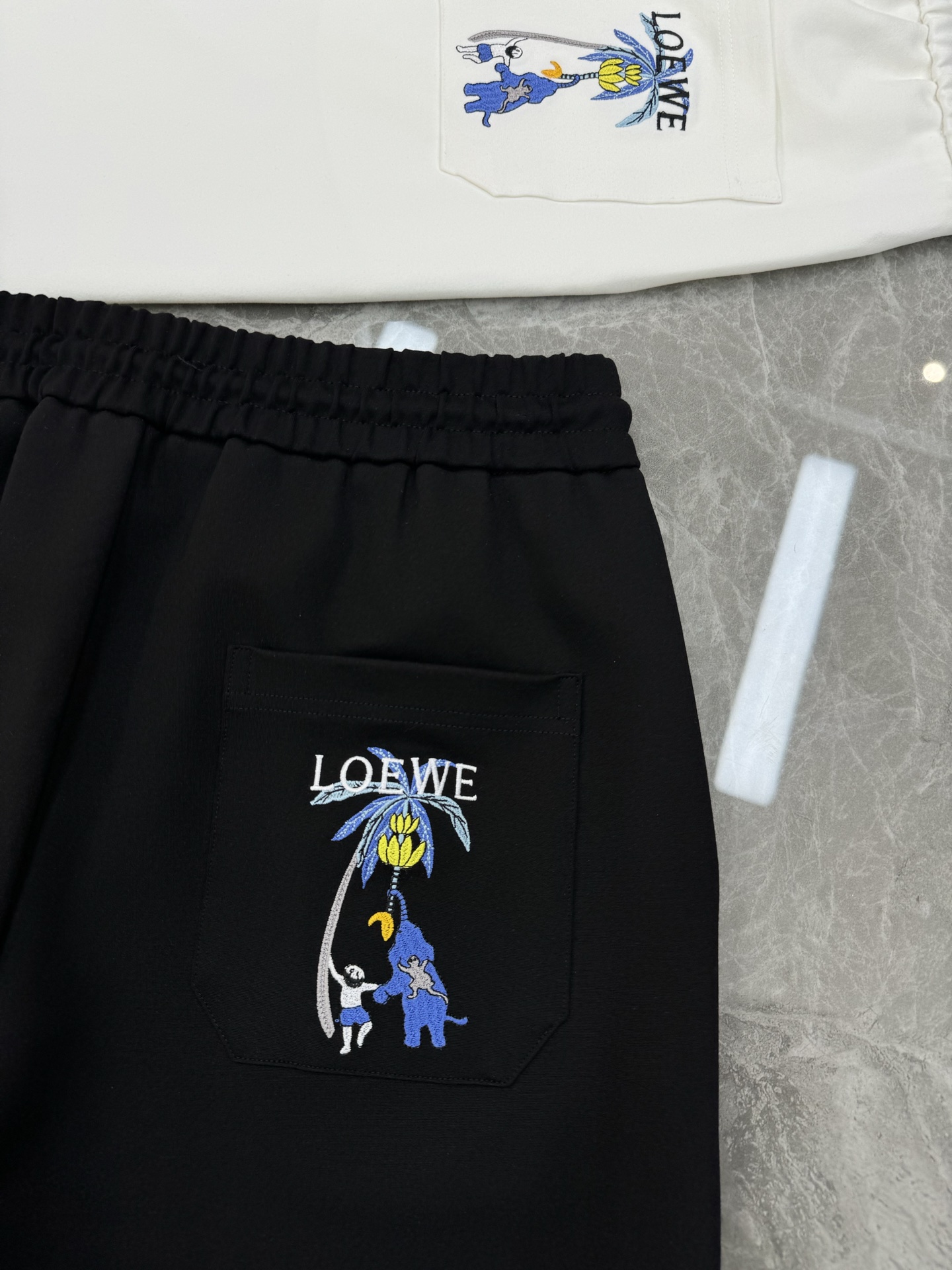 LOEWE罗意威25s夏季新款五分短裤！爆款推荐！完美3D刺绣品牌图形.后口袋刺绣🪡工艺.完美的丰富大家