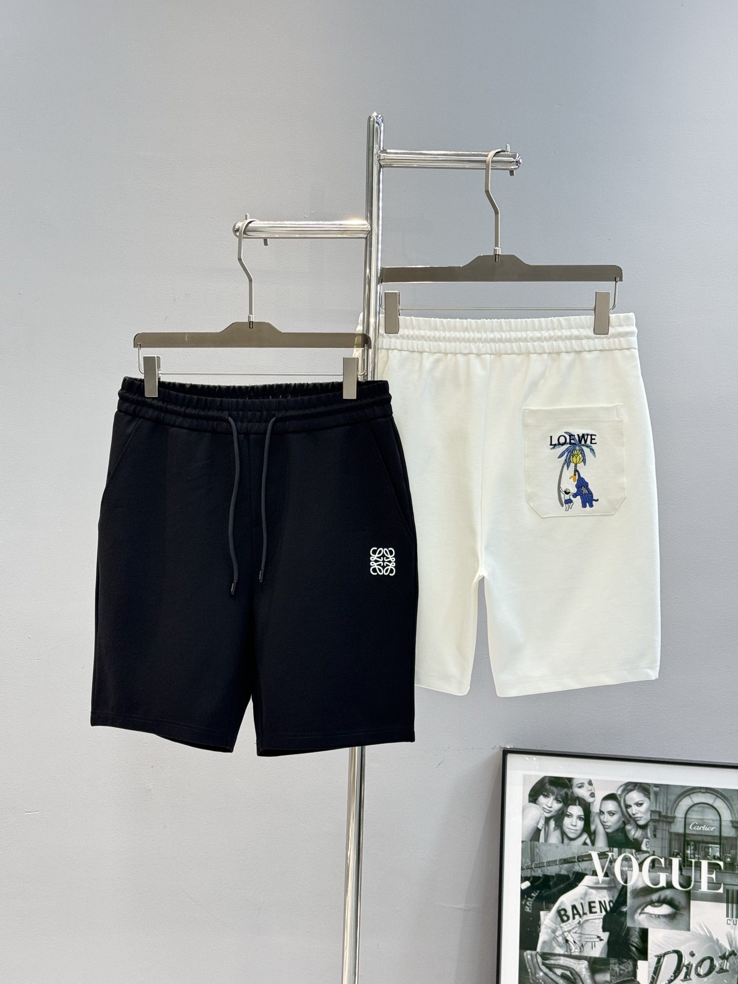 LOEWE罗意威25s夏季新款五分短裤！爆款推荐！完美3D刺绣品牌图形.后口袋刺绣🪡工艺.完美的丰富大家