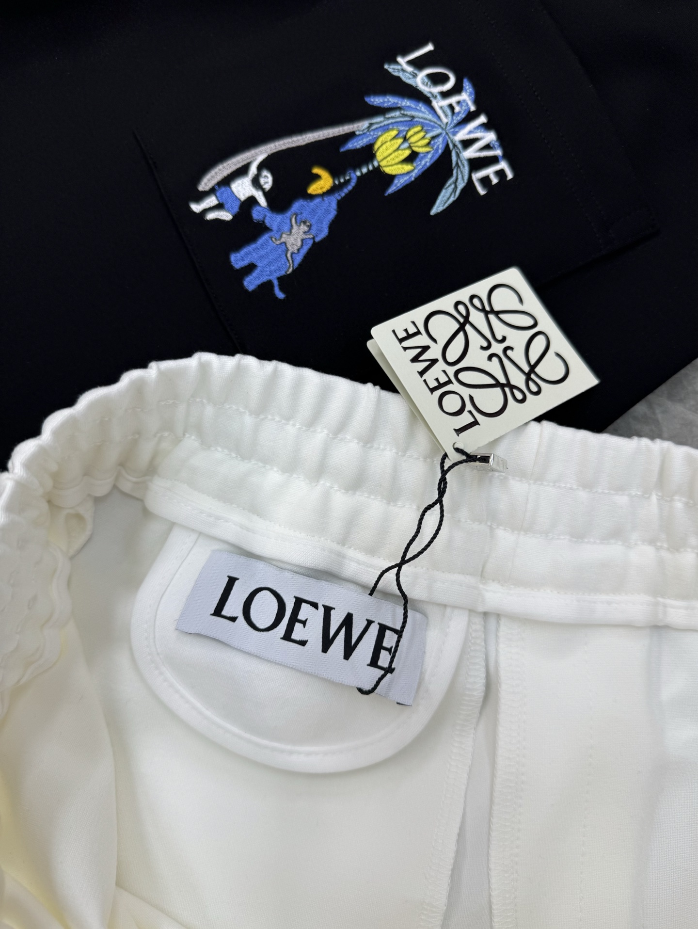 LOEWE罗意威25s夏季新款五分短裤！爆款推荐！完美3D刺绣品牌图形.后口袋刺绣🪡工艺.完美的丰富大家