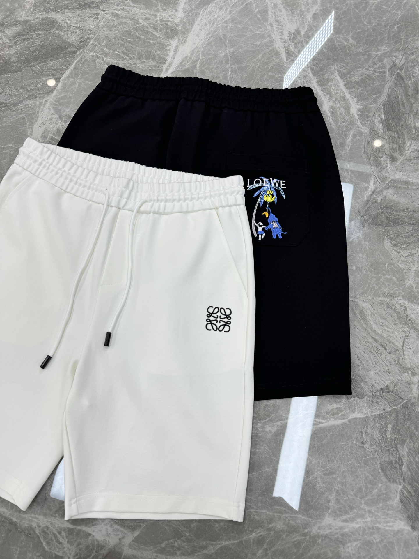 LOEWE罗意威25s夏季新款五分短裤！爆款推荐！完美3D刺绣品牌图形.后口袋刺绣🪡工艺.完美的丰富大家
