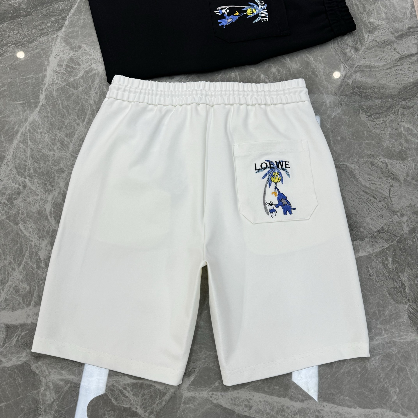 LOEWE罗意威25s夏季新款五分短裤！爆款推荐！完美3D刺绣品牌图形.后口袋刺绣🪡工艺.完美的丰富大家