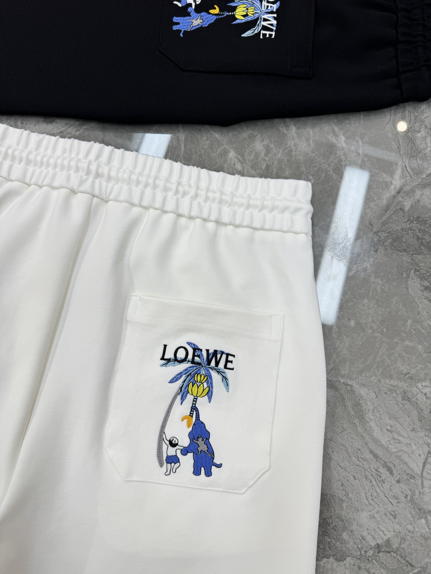 LOEWE罗意威25s夏季新款五分短裤！爆款推荐！完美3D刺绣品牌图形.后口袋刺绣🪡工艺.完美的丰富大家