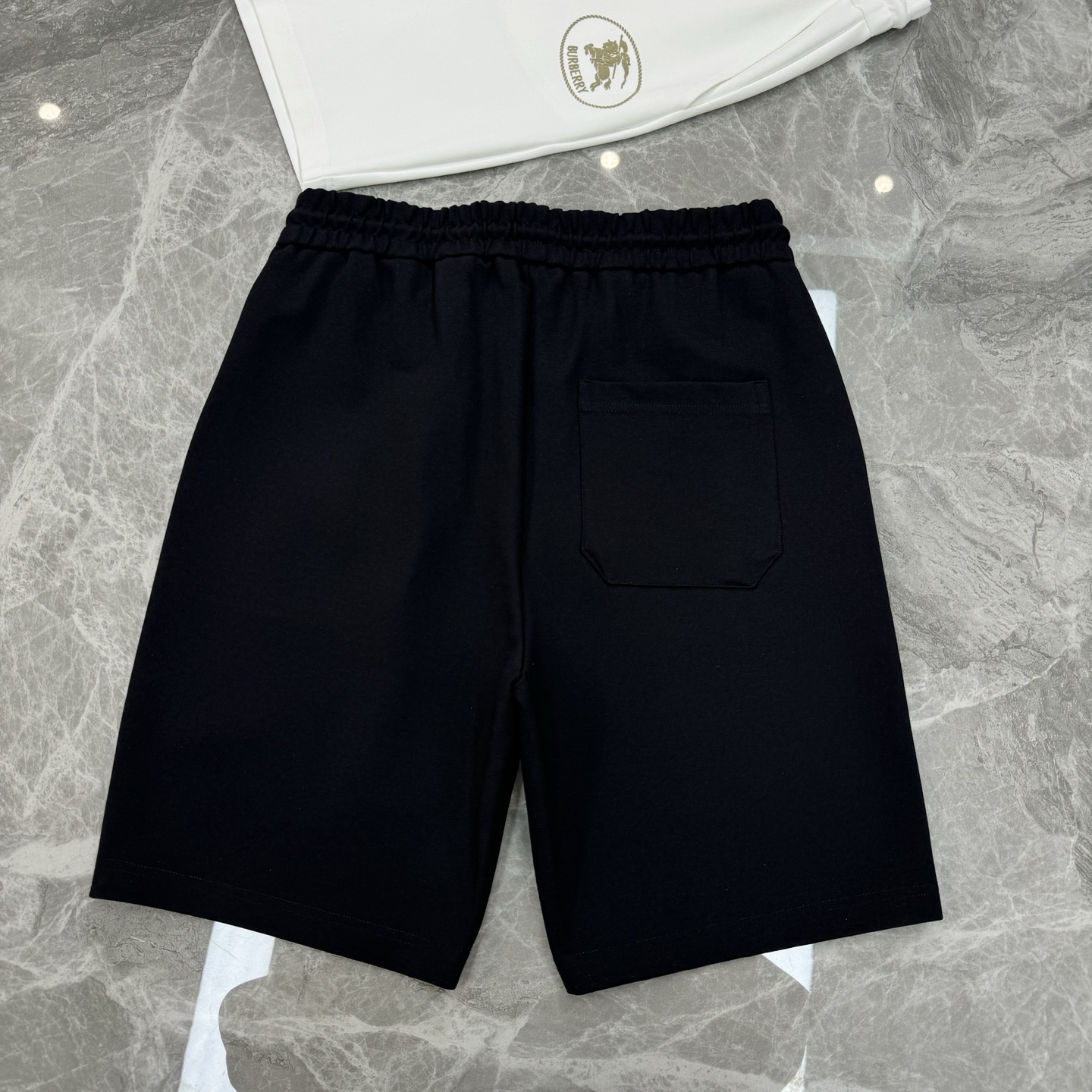 BBR*巴宝莉*25S五分休闲短裤.基础款推荐.口袋下方经典战马烫画工艺.进口高端锦棉面料.手感舒适透气