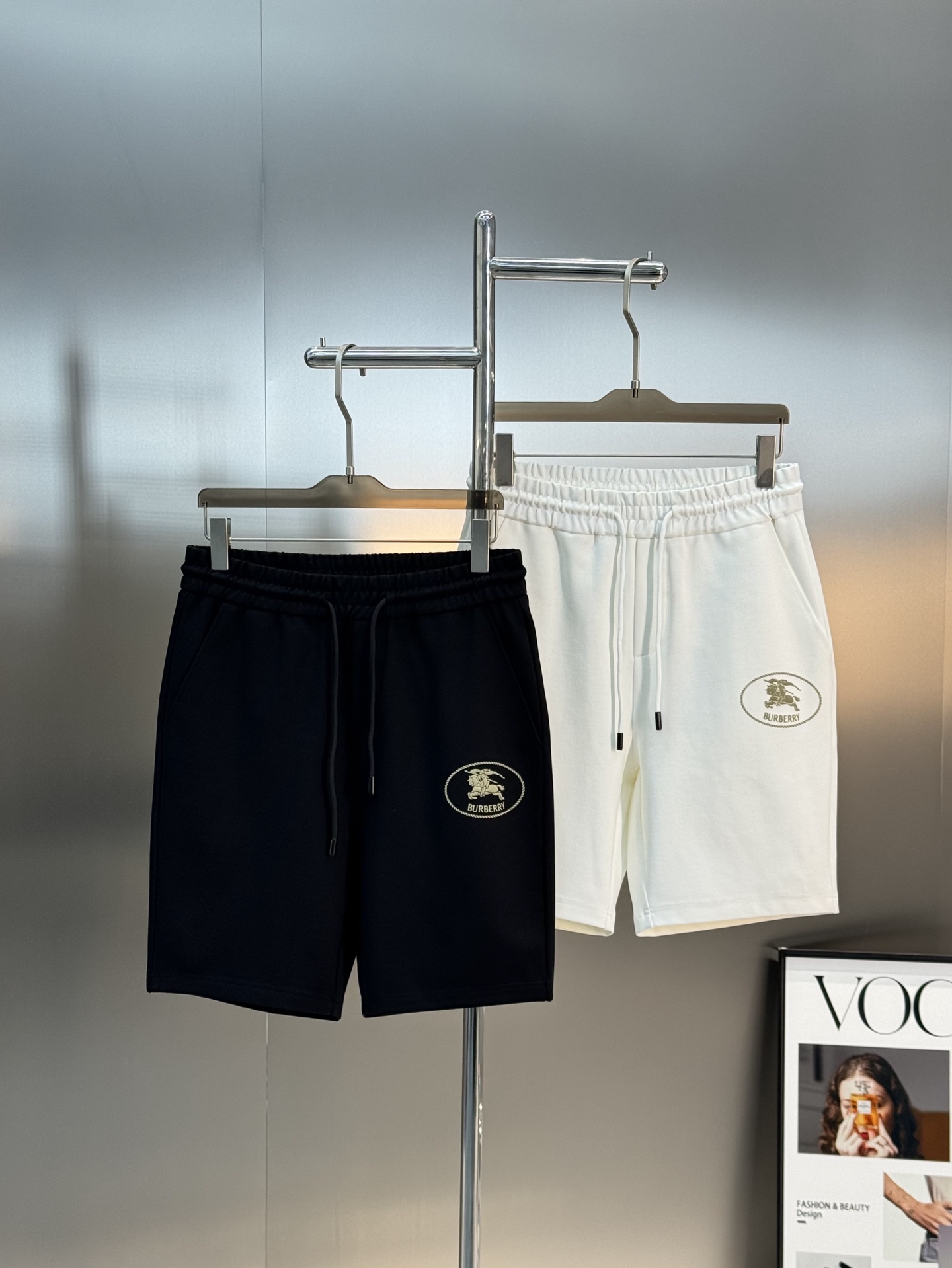 BBR*巴宝莉*25S五分休闲短裤.基础款推荐.口袋下方经典战马烫画工艺.进口高端锦棉面料.手感舒适透气