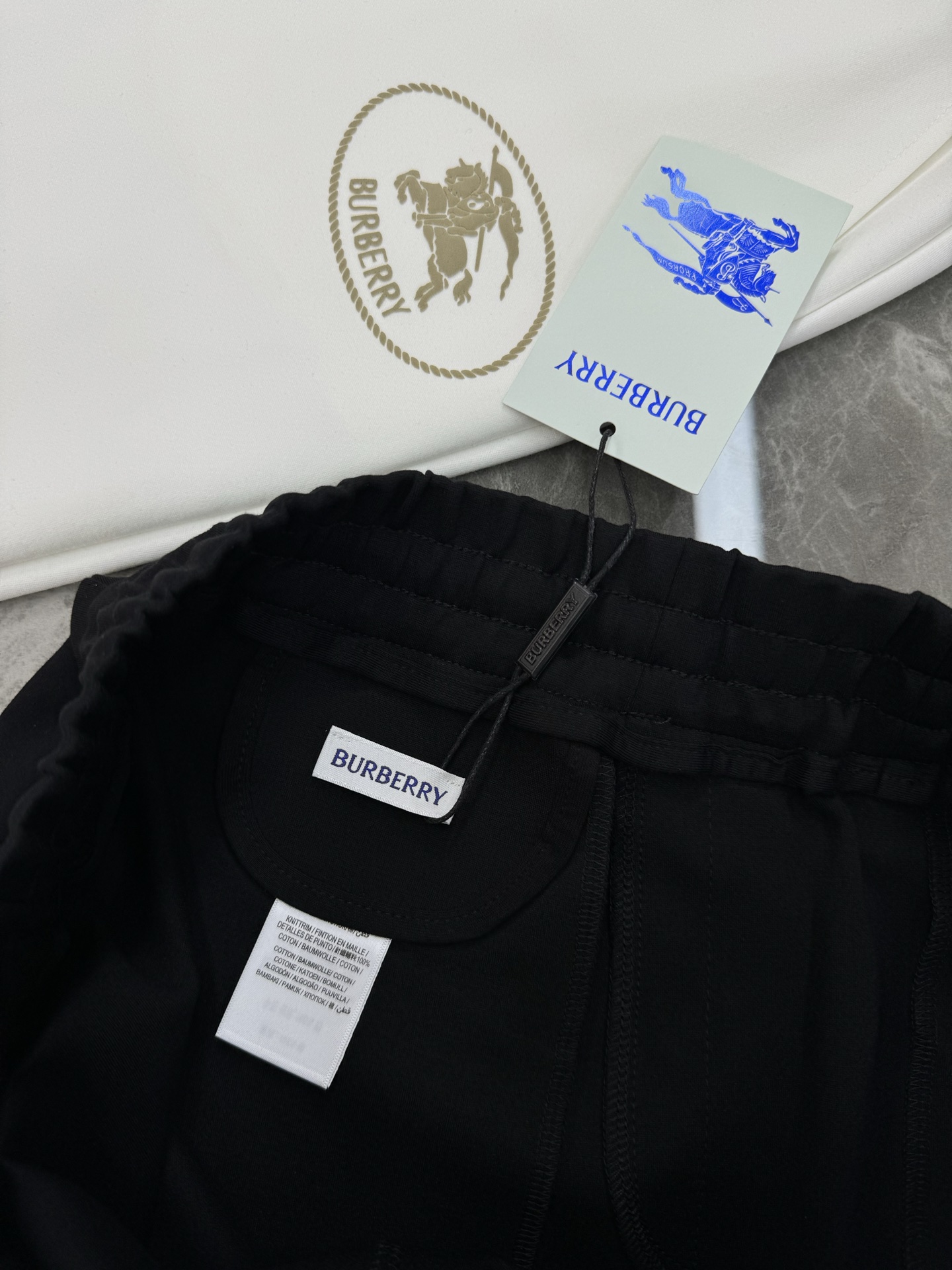 BBR*巴宝莉*25S五分休闲短裤.基础款推荐.口袋下方经典战马烫画工艺.进口高端锦棉面料.手感舒适透气